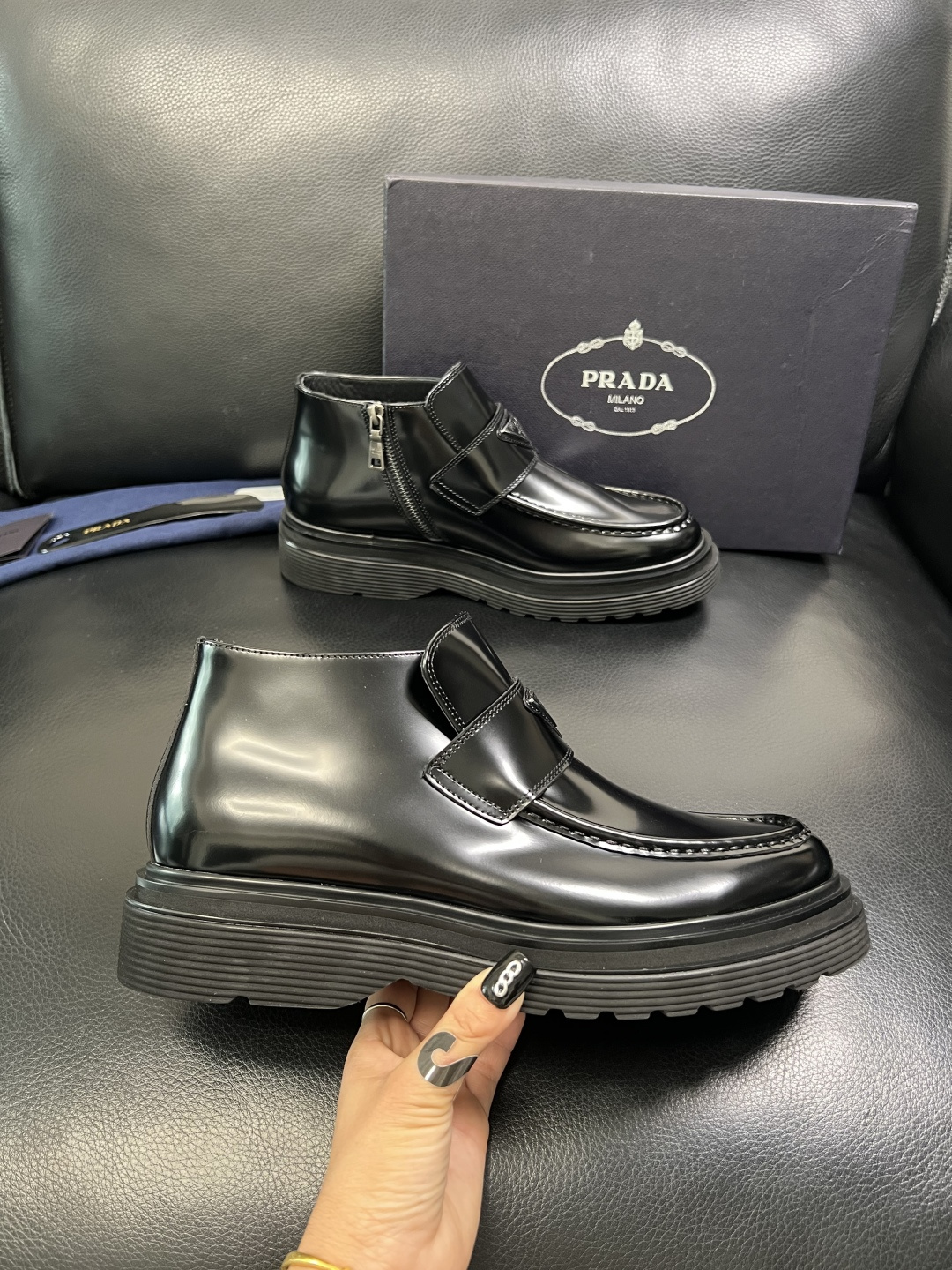 Prada 顶级工艺品，普拉达 专柜同步，靴子高帮原厂配置意大利进口牛皮拼布面料，进口牛皮内里垫，透气舒