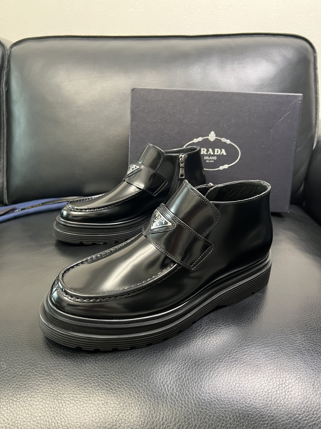 Prada 顶级工艺品，普拉达 专柜同步，靴子高帮原厂配置意大利进口牛皮拼布面料，进口牛皮内里垫，透气舒