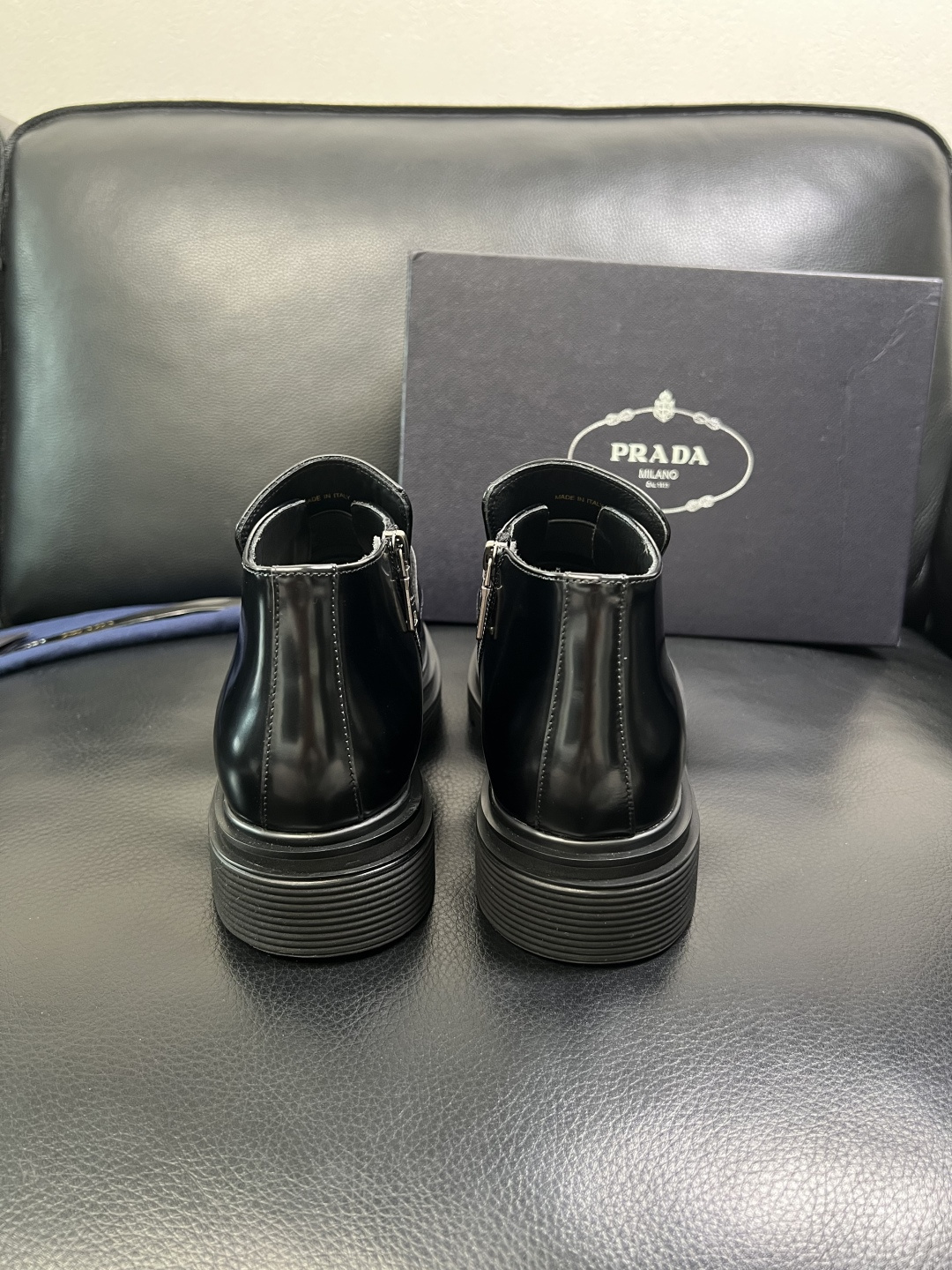 Prada 顶级工艺品，普拉达 专柜同步，靴子高帮原厂配置意大利进口牛皮拼布面料，进口牛皮内里垫，透气舒