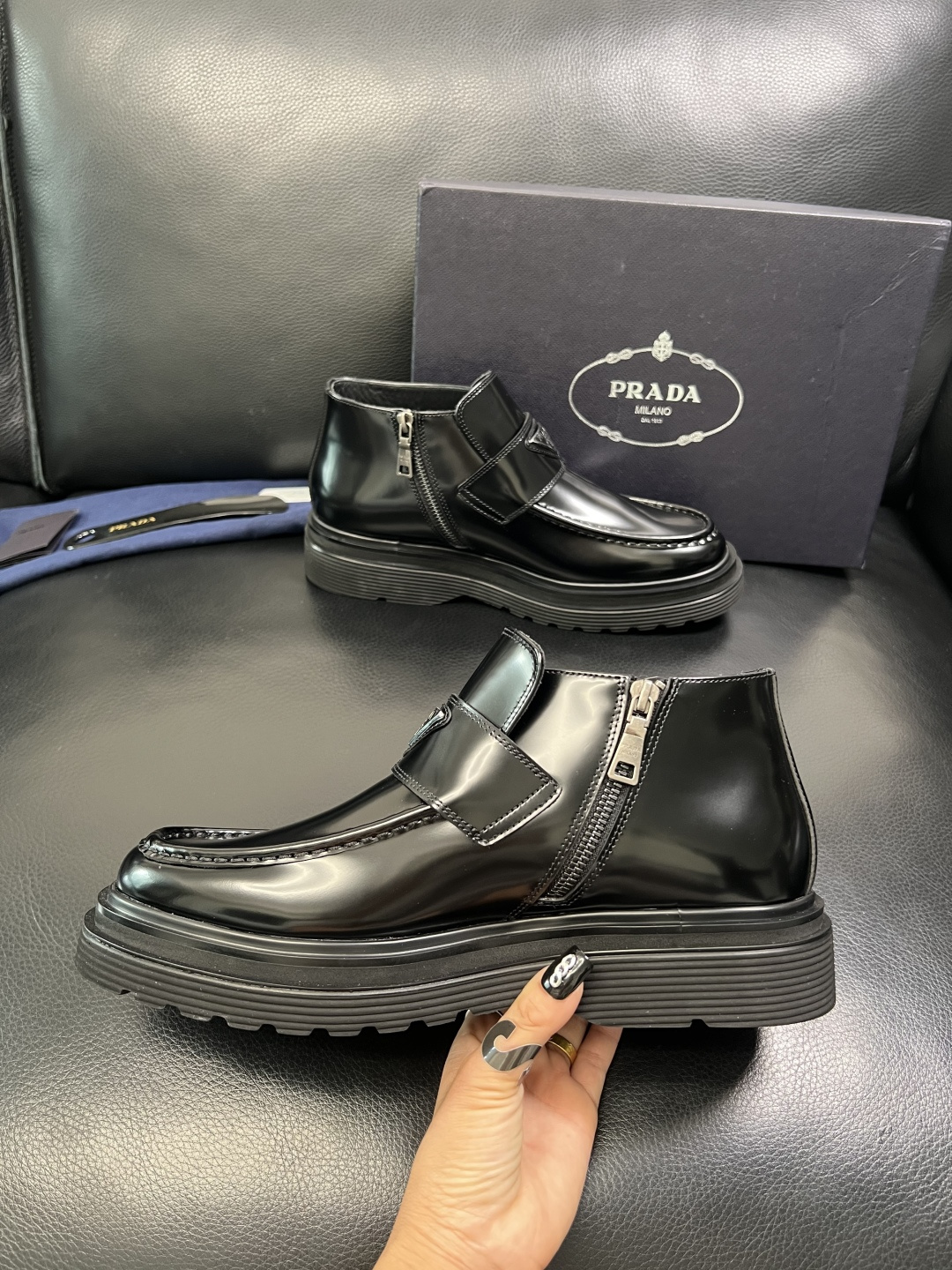 Prada 顶级工艺品，普拉达 专柜同步，靴子高帮原厂配置意大利进口牛皮拼布面料，进口牛皮内里垫，透气舒