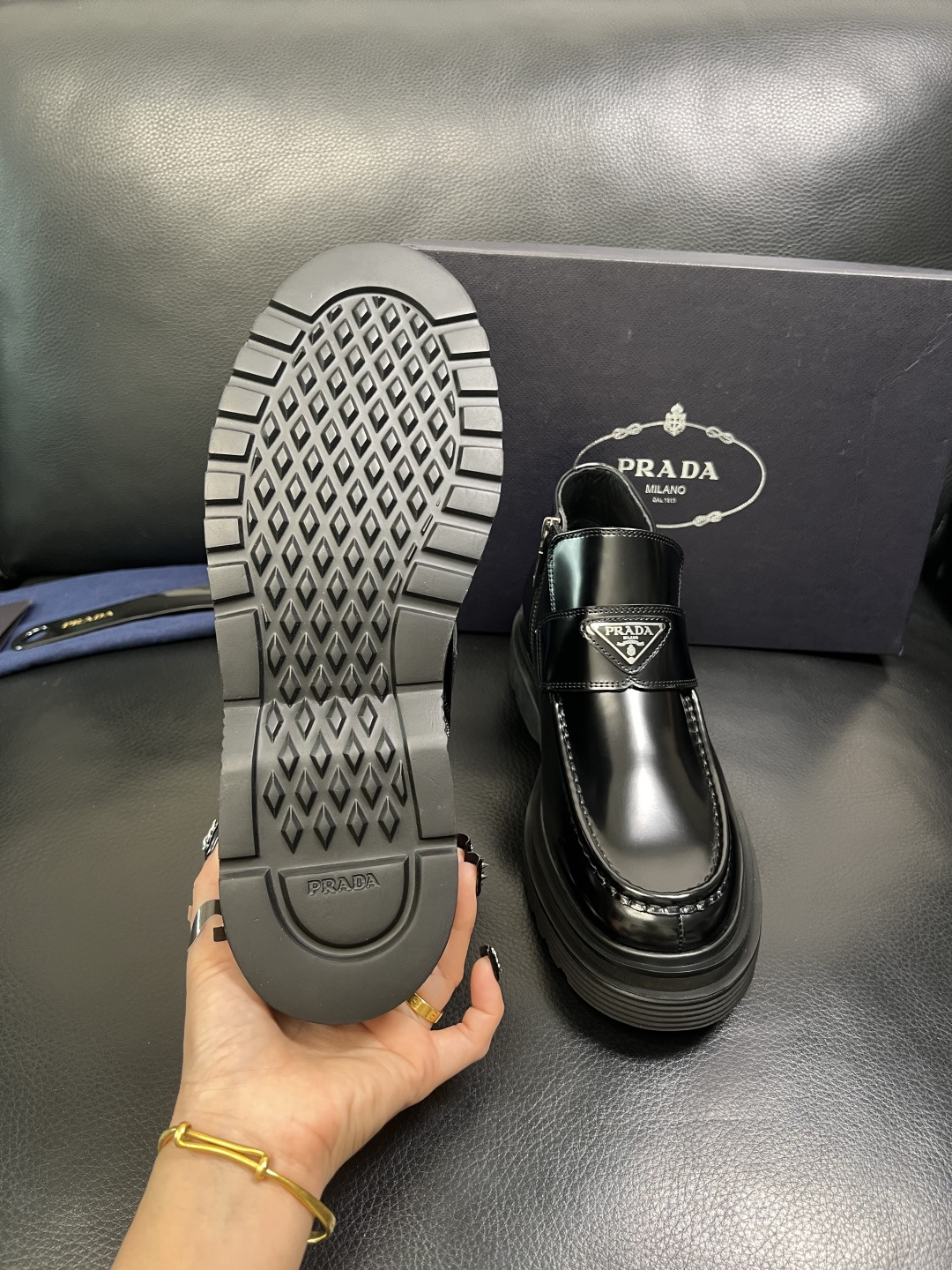 Prada 顶级工艺品，普拉达 专柜同步，靴子高帮原厂配置意大利进口牛皮拼布面料，进口牛皮内里垫，透气舒