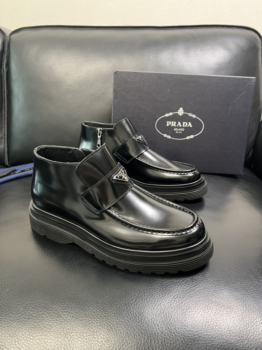 Prada 顶级工艺品，普拉达 专柜同步，靴子高帮原厂配置意大利进口牛皮拼布面料，进口牛皮内里垫，透气舒