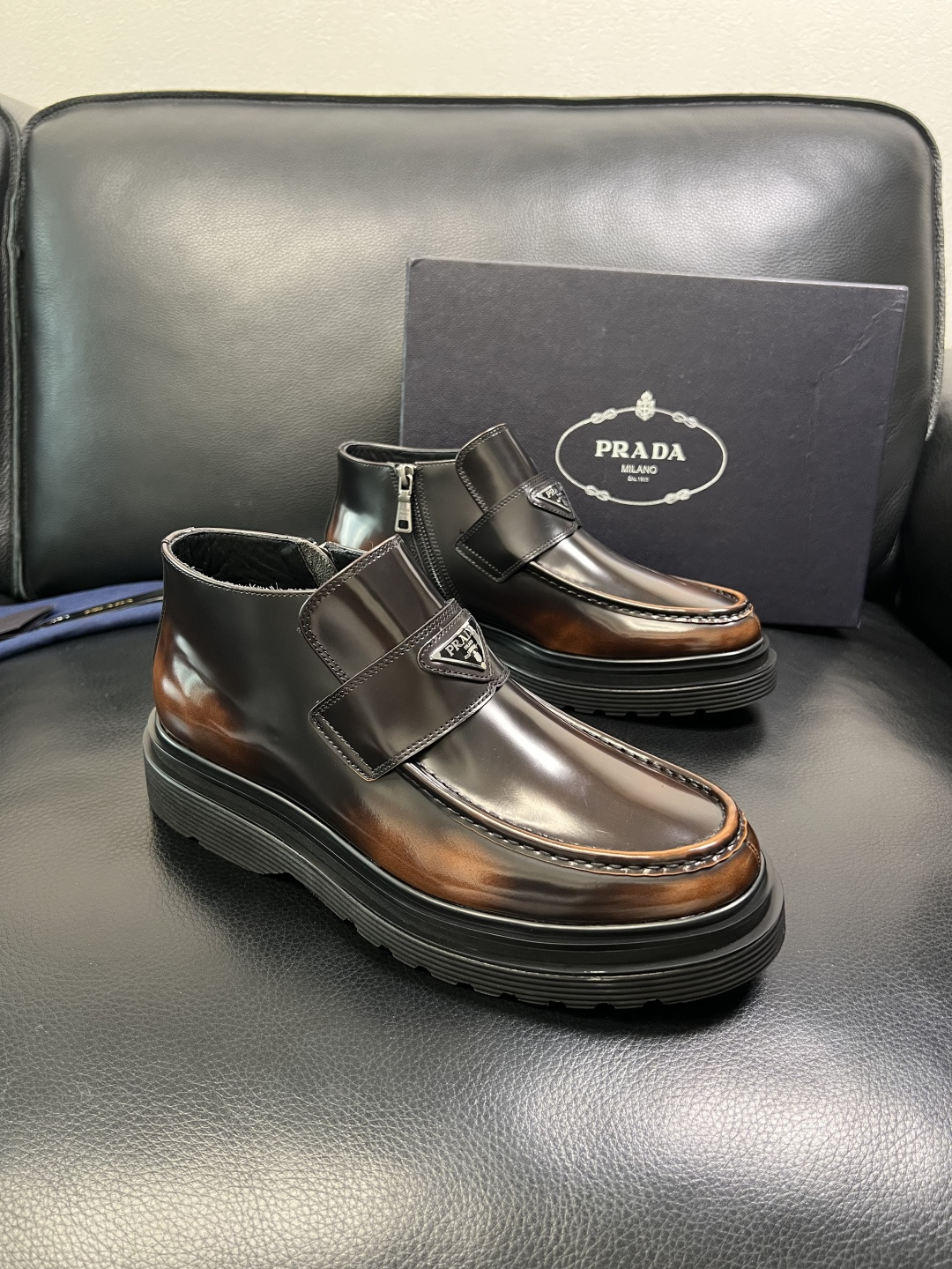 Prada 顶级工艺品，普拉达 专柜同步，靴子高帮原厂配置意大利进口牛皮拼布面料，进口牛皮内里垫，透气舒