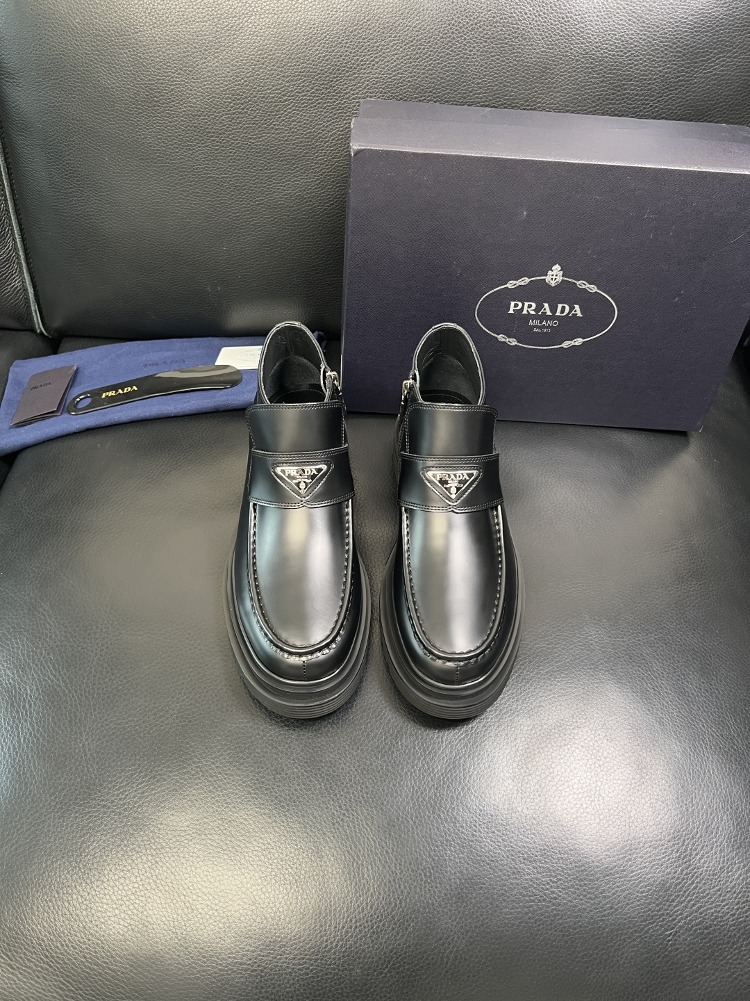 Prada 顶级工艺品，普拉达 专柜同步，靴子高帮原厂配置意大利进口牛皮拼布面料，进口牛皮内里垫，透气舒