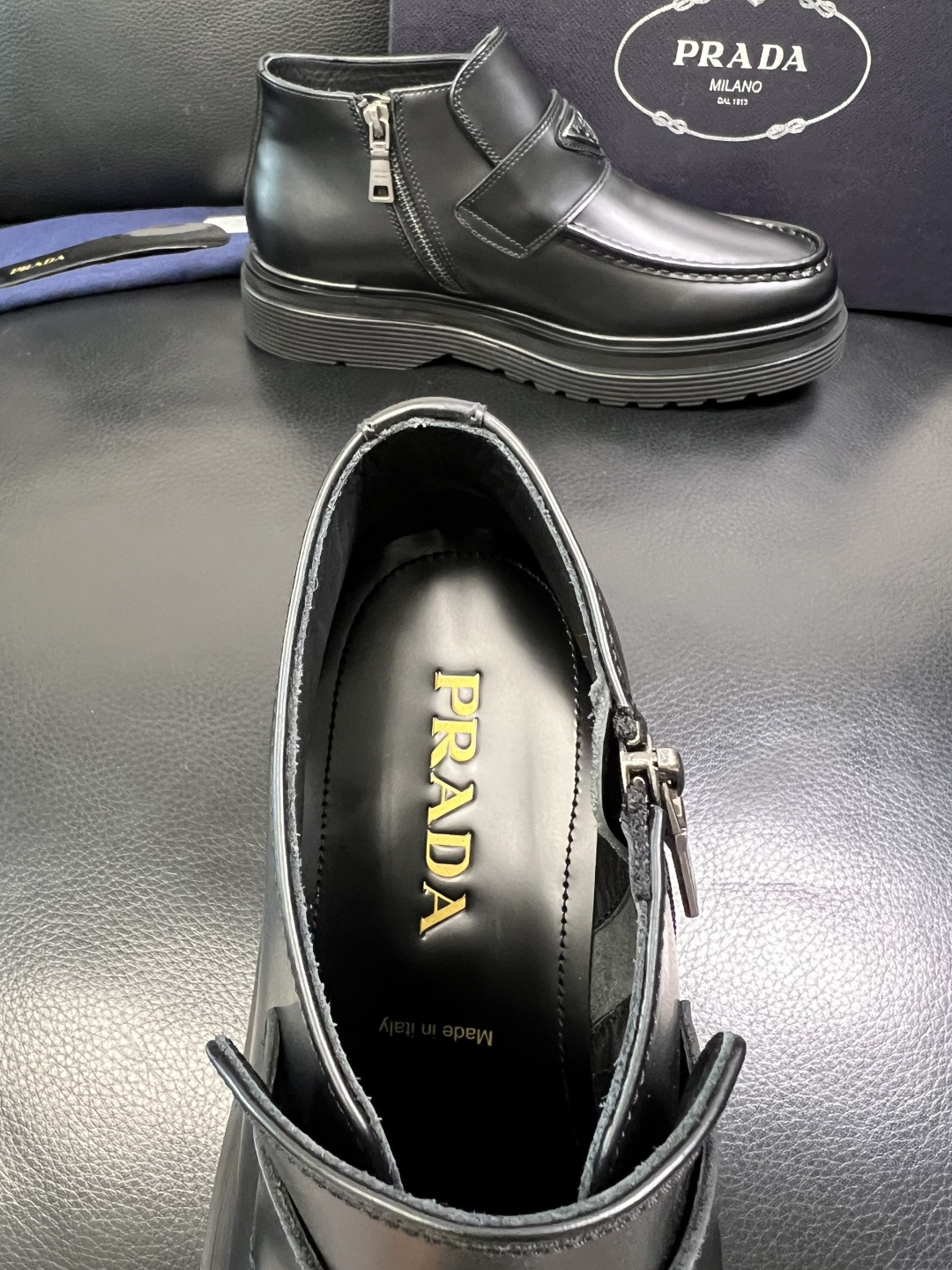 Prada 顶级工艺品，普拉达 专柜同步，靴子高帮原厂配置意大利进口牛皮拼布面料，进口牛皮内里垫，透气舒