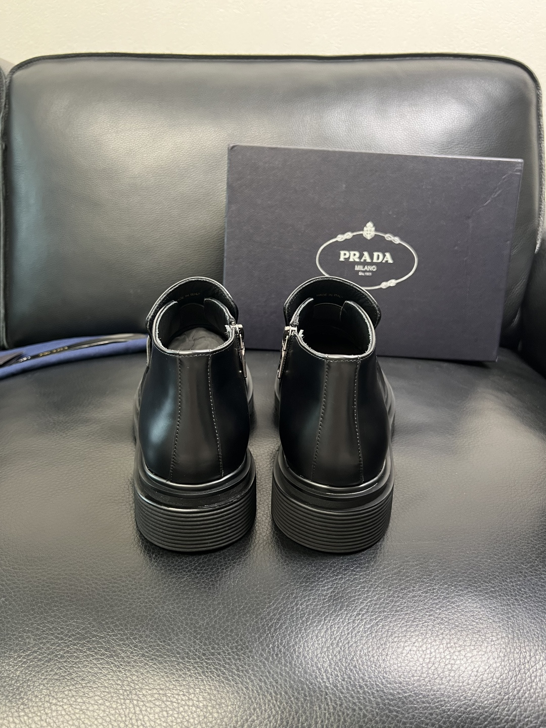 Prada 顶级工艺品，普拉达 专柜同步，靴子高帮原厂配置意大利进口牛皮拼布面料，进口牛皮内里垫，透气舒