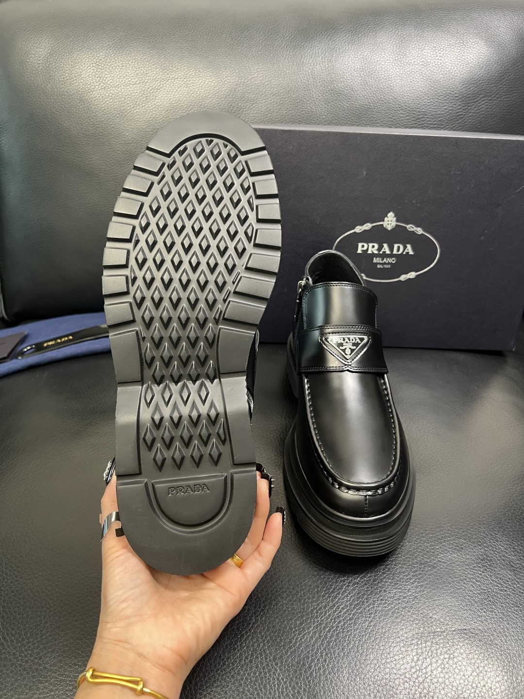 Prada 顶级工艺品，普拉达 专柜同步，靴子高帮原厂配置意大利进口牛皮拼布面料，进口牛皮内里垫，透气舒