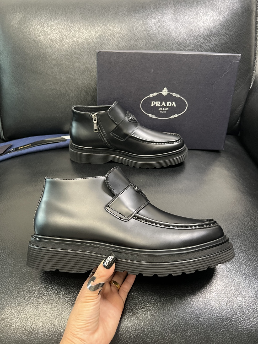 Prada 顶级工艺品，普拉达 专柜同步，靴子高帮原厂配置意大利进口牛皮拼布面料，进口牛皮内里垫，透气舒