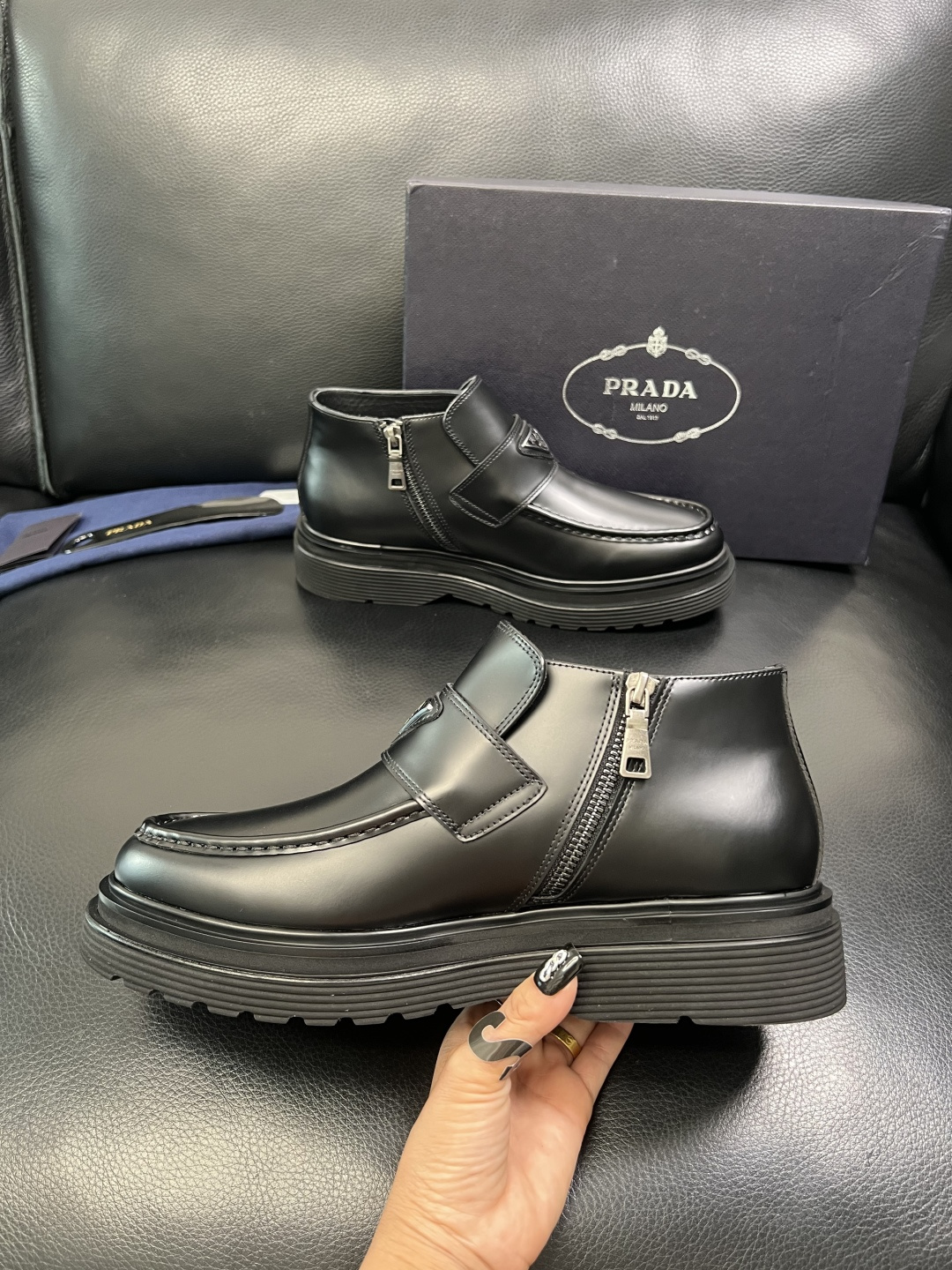 Prada 顶级工艺品，普拉达 专柜同步，靴子高帮原厂配置意大利进口牛皮拼布面料，进口牛皮内里垫，透气舒