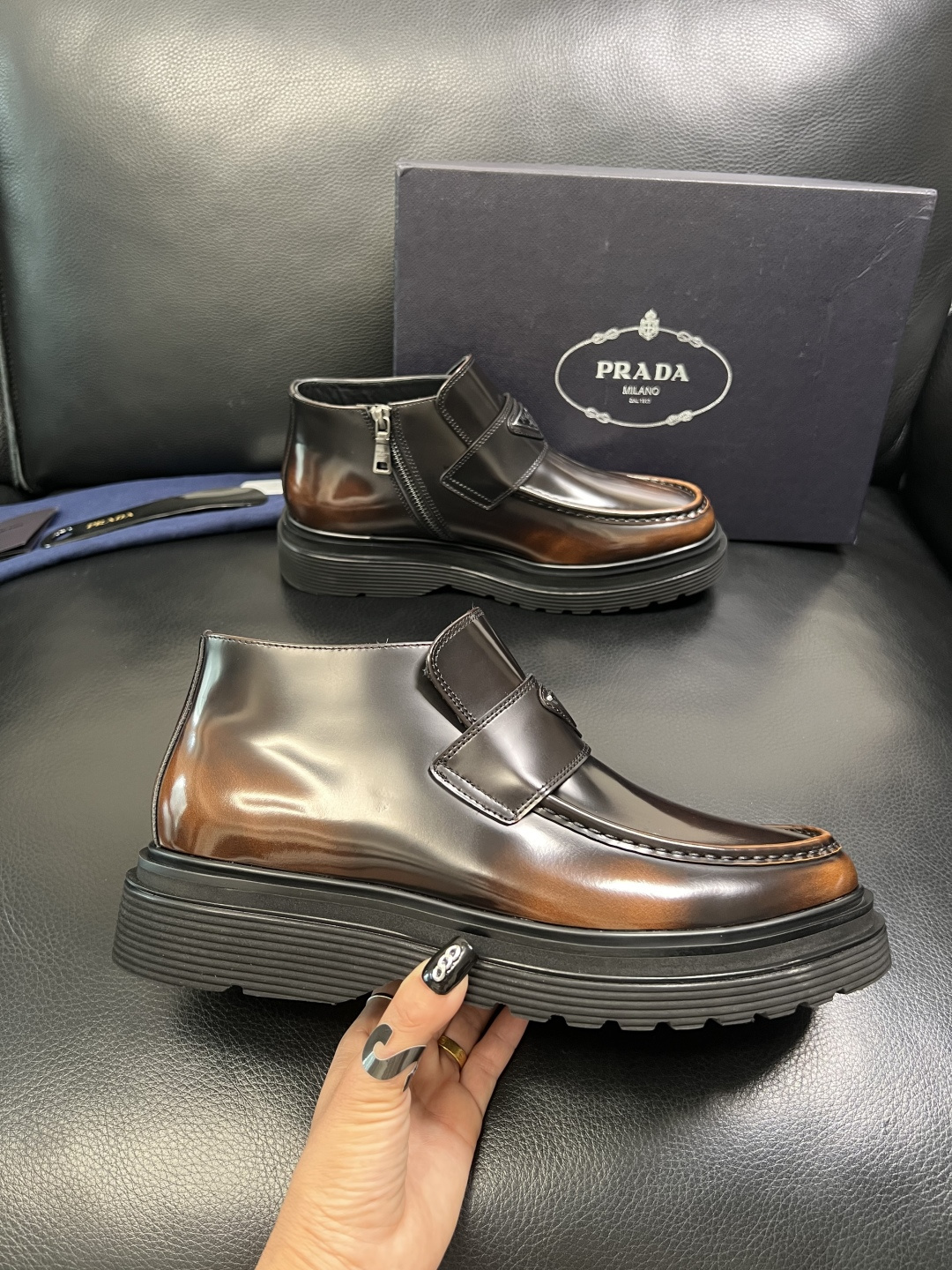 Prada 顶级工艺品，普拉达 专柜同步，靴子高帮原厂配置意大利进口牛皮拼布面料，进口牛皮内里垫，透气舒