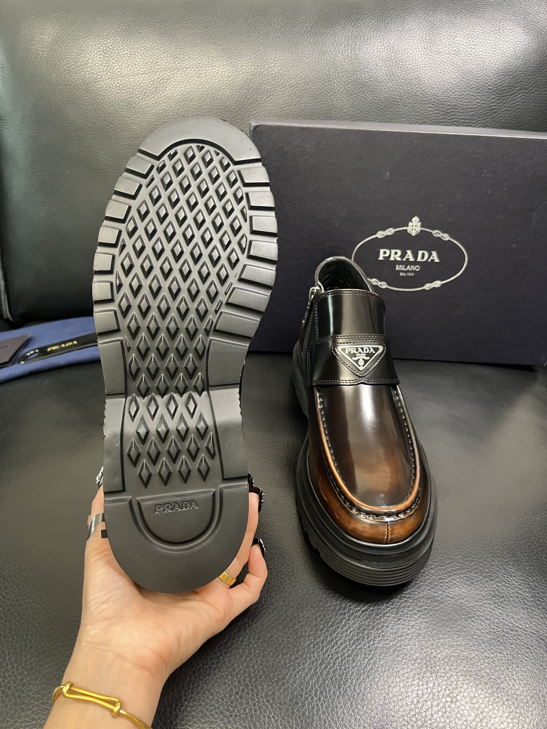 Prada 顶级工艺品，普拉达 专柜同步，靴子高帮原厂配置意大利进口牛皮拼布面料，进口牛皮内里垫，透气舒
