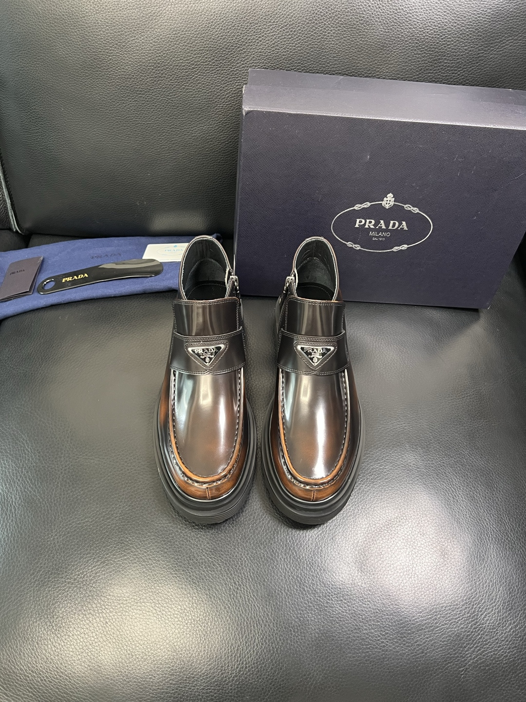 Prada 顶级工艺品，普拉达 专柜同步，靴子高帮原厂配置意大利进口牛皮拼布面料，进口牛皮内里垫，透气舒