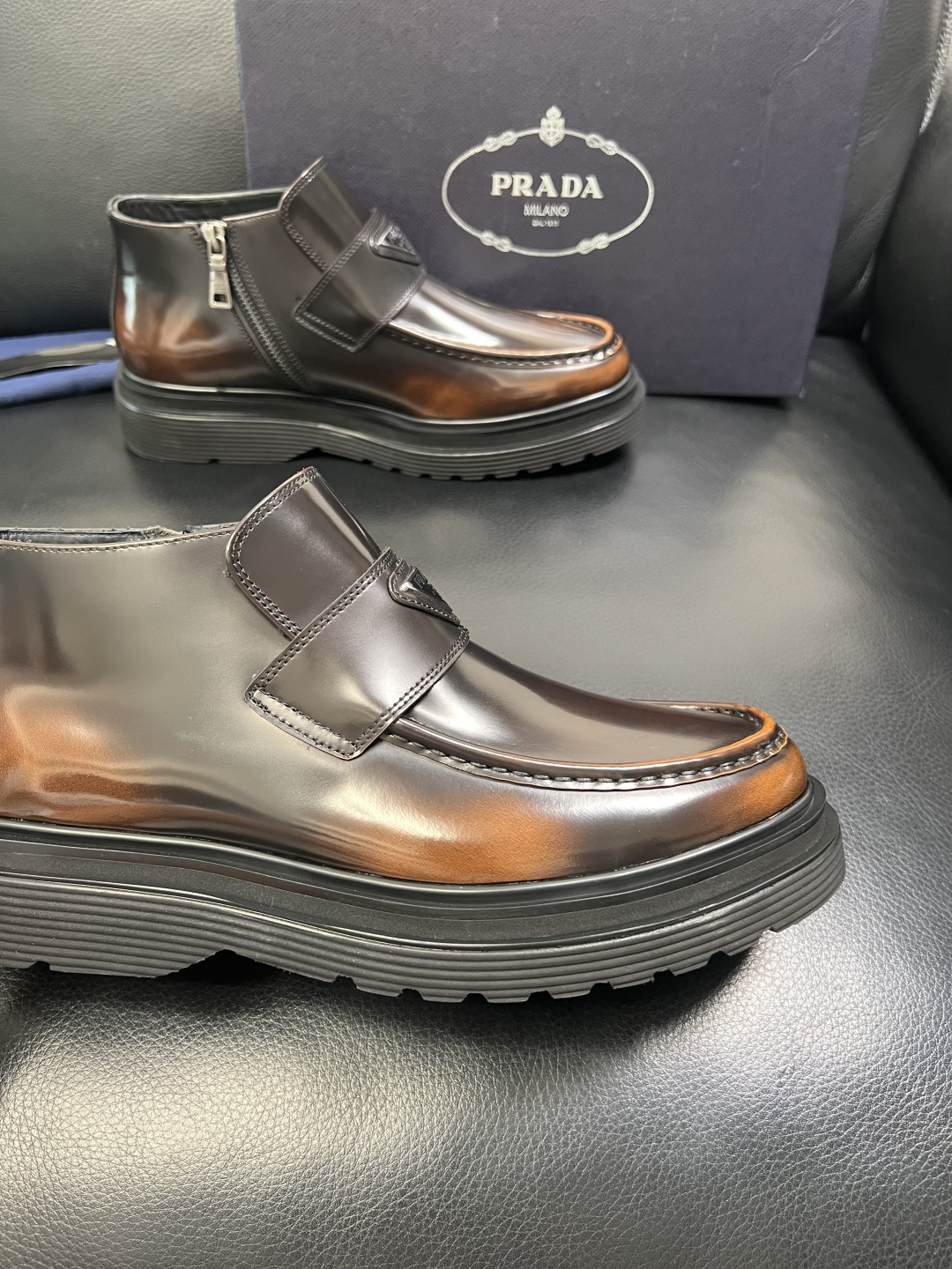 Prada 顶级工艺品，普拉达 专柜同步，靴子高帮原厂配置意大利进口牛皮拼布面料，进口牛皮内里垫，透气舒