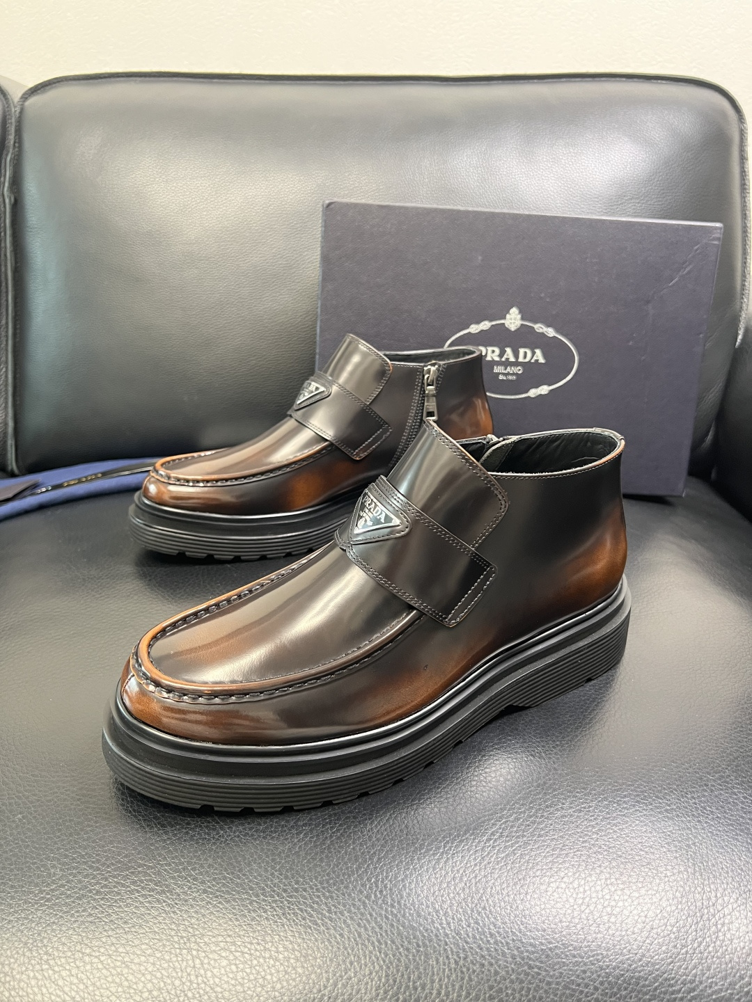 Prada 顶级工艺品，普拉达 专柜同步，靴子高帮原厂配置意大利进口牛皮拼布面料，进口牛皮内里垫，透气舒