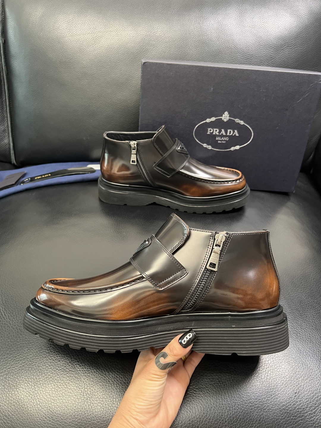 Prada 顶级工艺品，普拉达 专柜同步，靴子高帮原厂配置意大利进口牛皮拼布面料，进口牛皮内里垫，透气舒