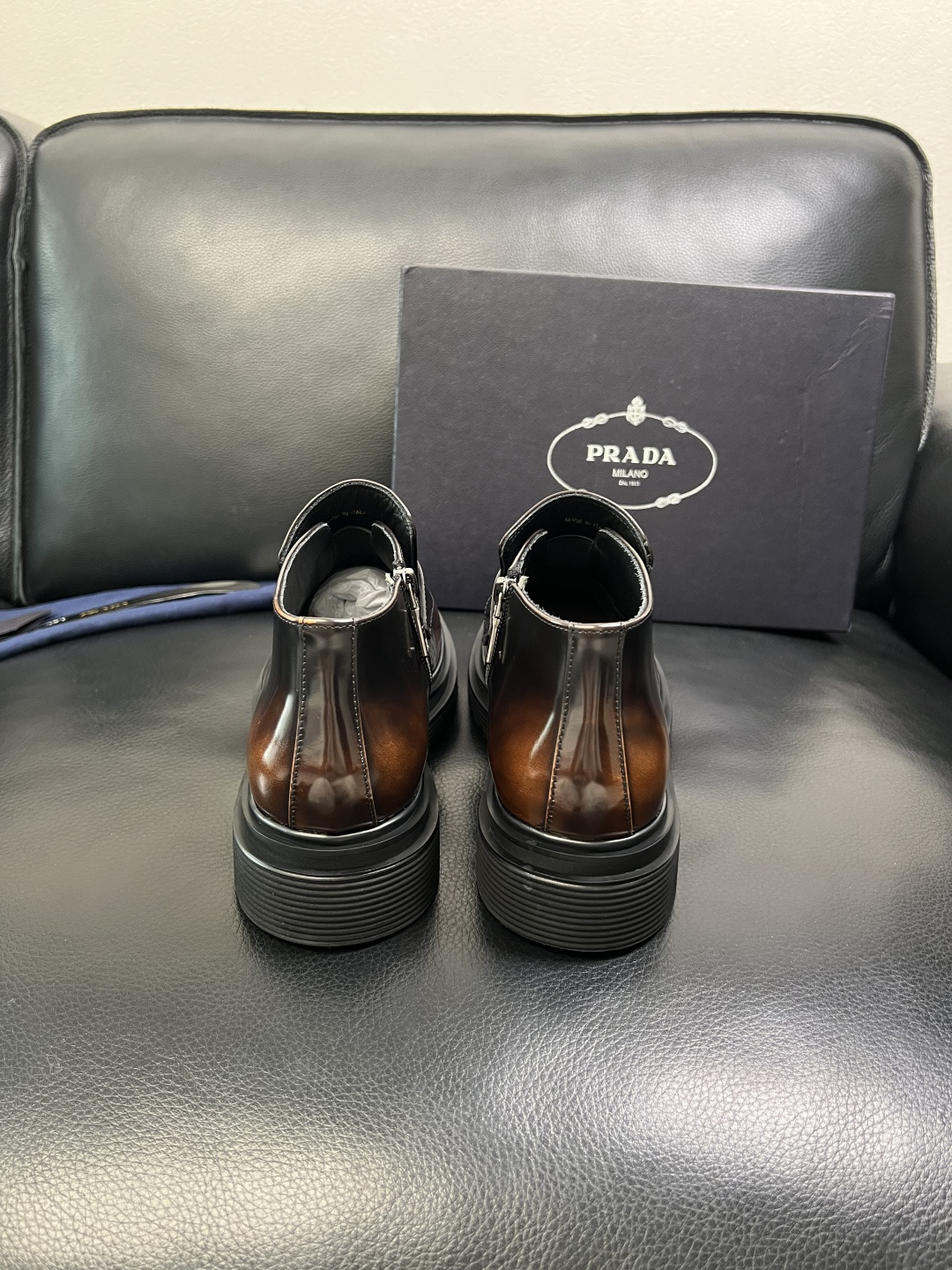 Prada 顶级工艺品，普拉达 专柜同步，靴子高帮原厂配置意大利进口牛皮拼布面料，进口牛皮内里垫，透气舒