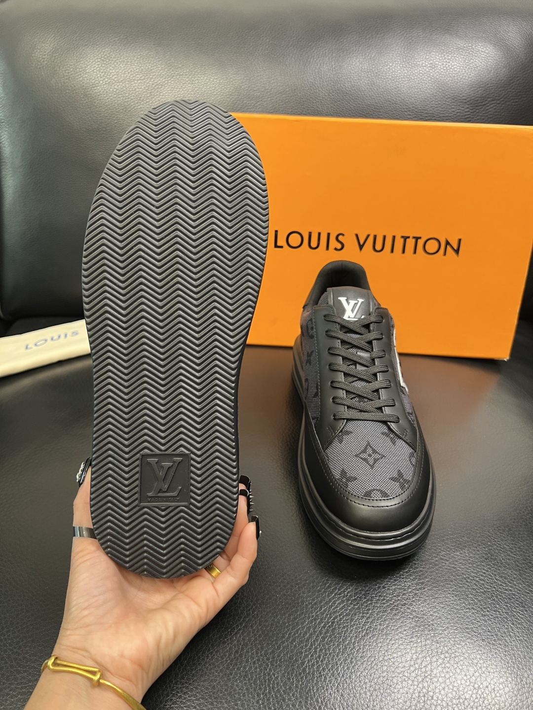 Lv 高品质 顶级工艺品 路易威登 运动板鞋专柜同步原厂配置，鞋面意大利进口，高品质拼接缤纷色彩复杂工艺