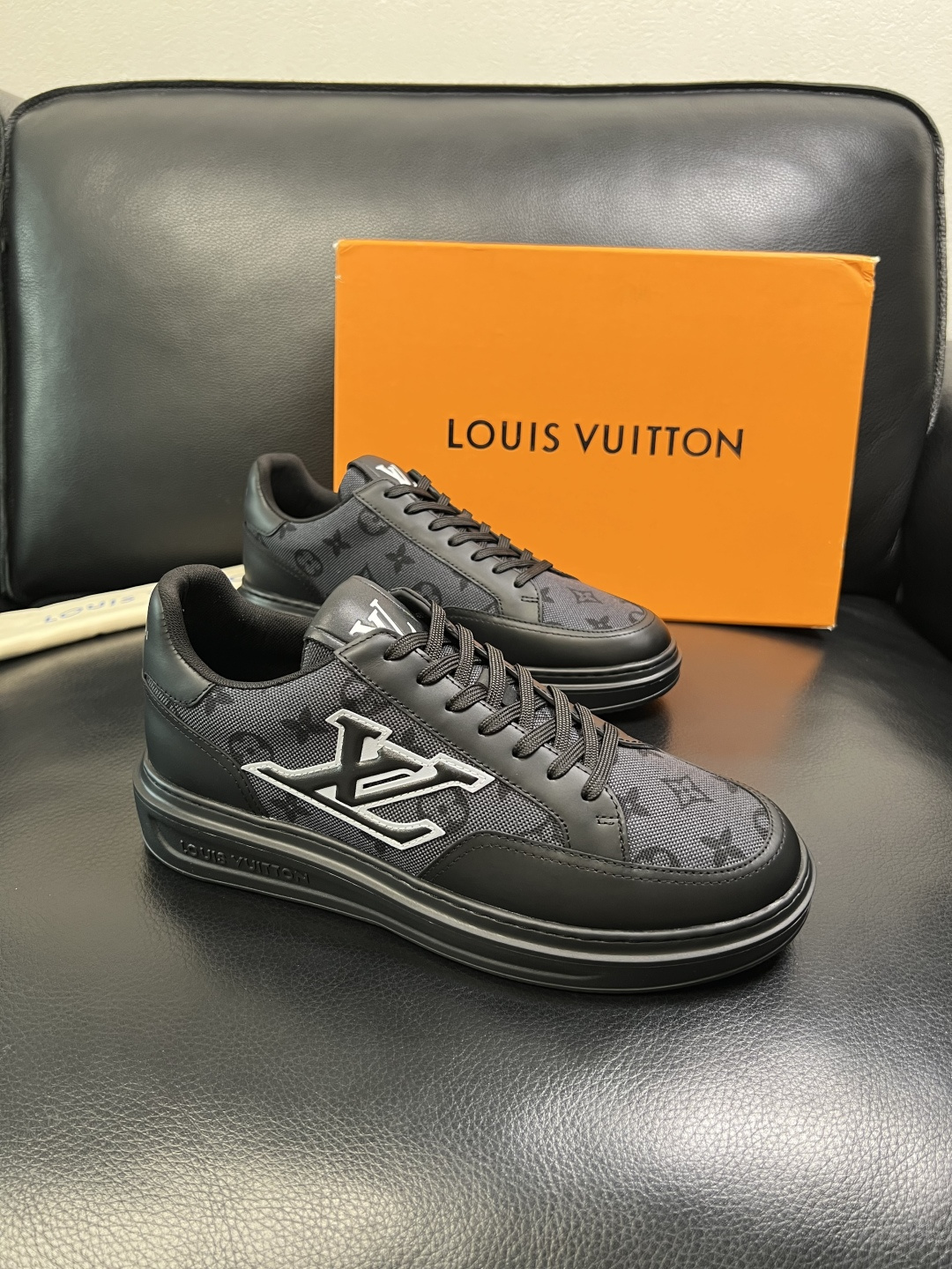 Lv 高品质 顶级工艺品 路易威登 运动板鞋专柜同步原厂配置，鞋面意大利进口，高品质拼接缤纷色彩复杂工艺