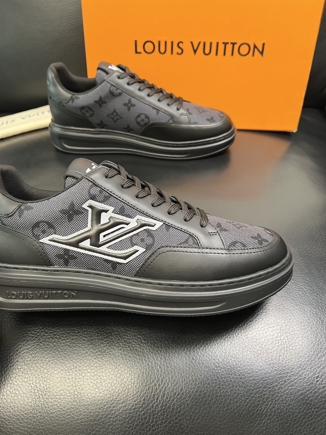 Lv 高品质 顶级工艺品 路易威登 运动板鞋专柜同步原厂配置，鞋面意大利进口，高品质拼接缤纷色彩复杂工艺