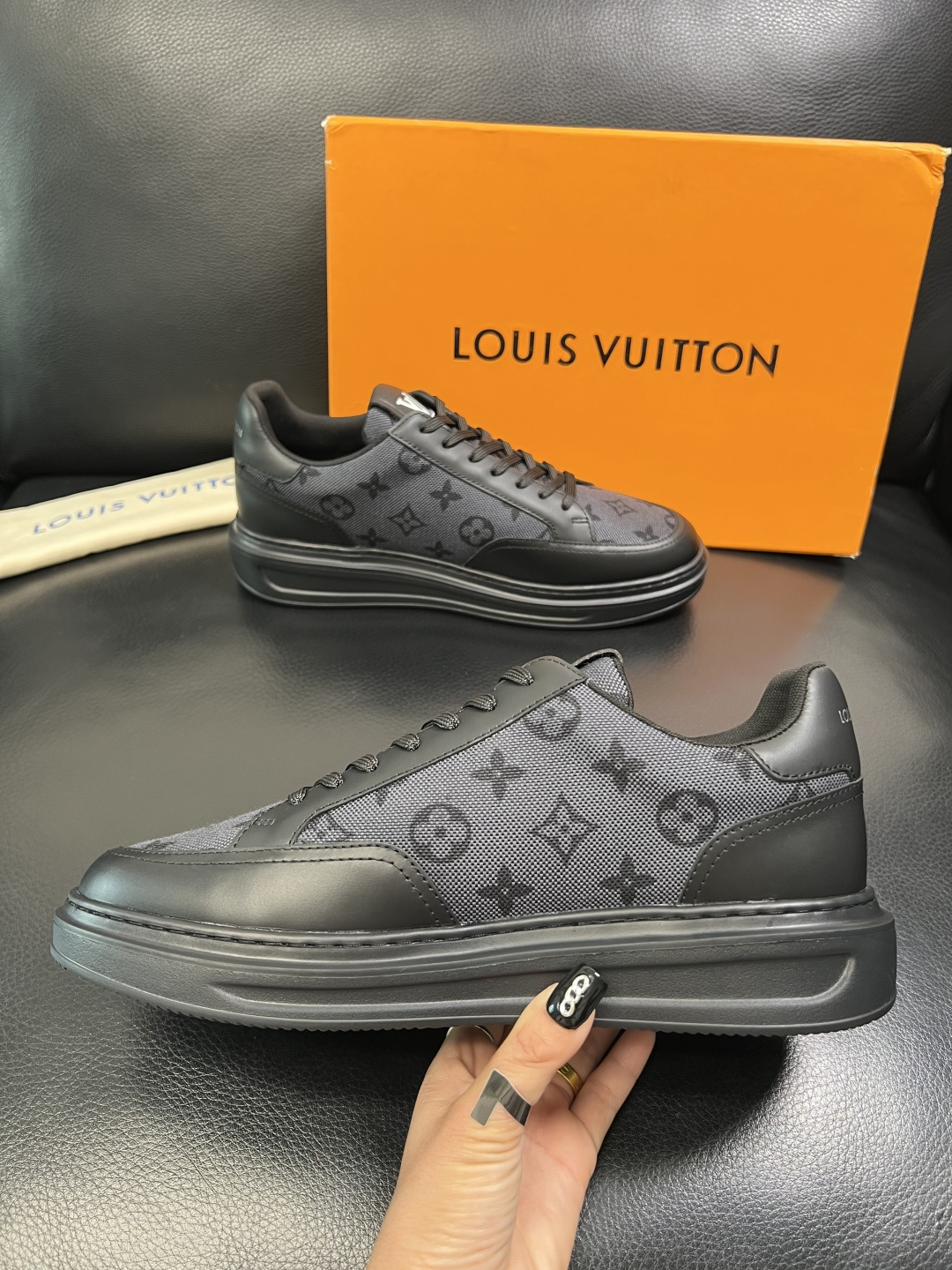 Lv 高品质 顶级工艺品 路易威登 运动板鞋专柜同步原厂配置，鞋面意大利进口，高品质拼接缤纷色彩复杂工艺