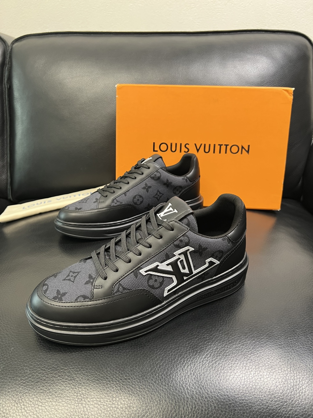 Lv 高品质 顶级工艺品 路易威登 运动板鞋专柜同步原厂配置，鞋面意大利进口，高品质拼接缤纷色彩复杂工艺