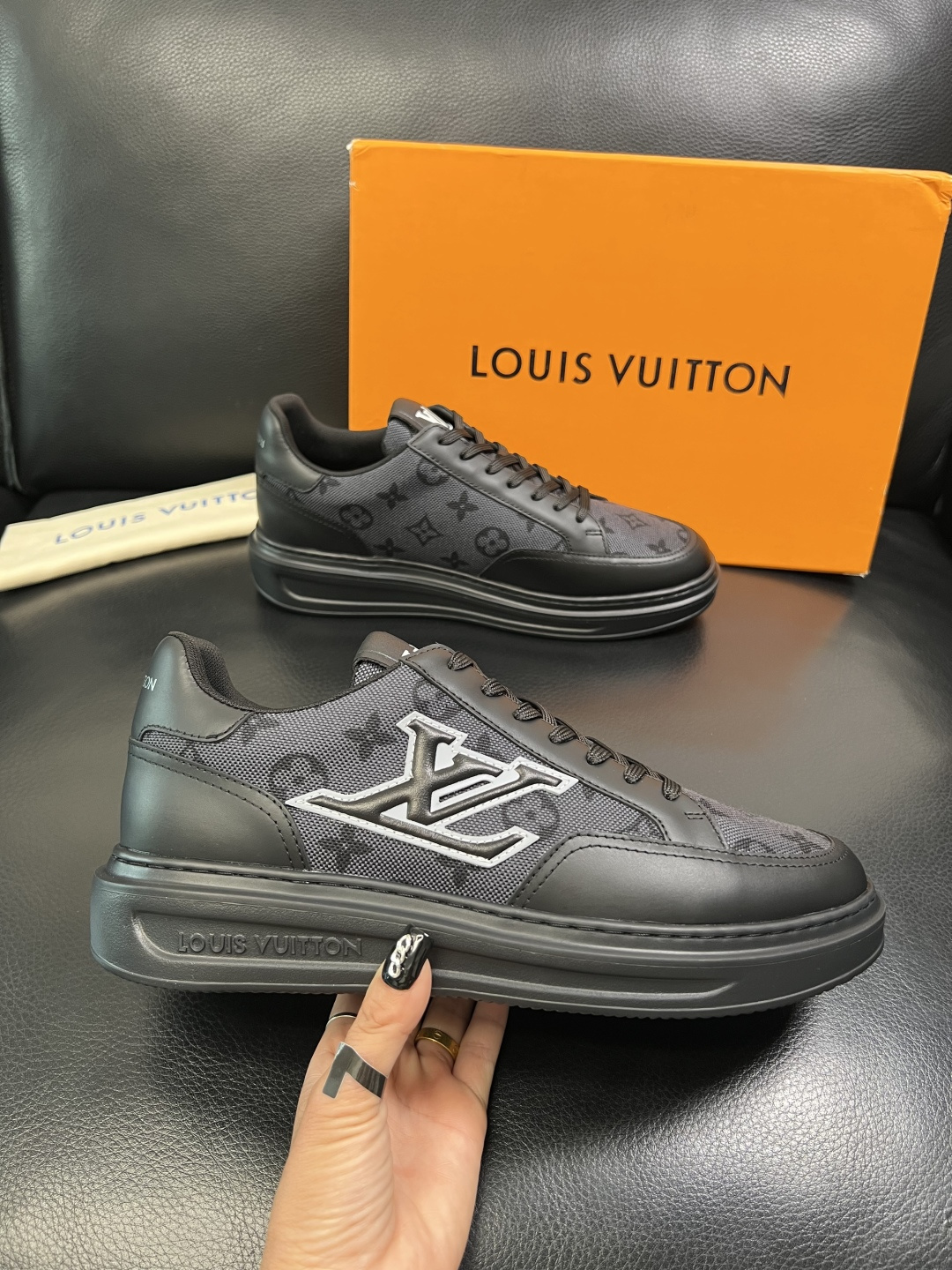 Lv 高品质 顶级工艺品 路易威登 运动板鞋专柜同步原厂配置，鞋面意大利进口，高品质拼接缤纷色彩复杂工艺