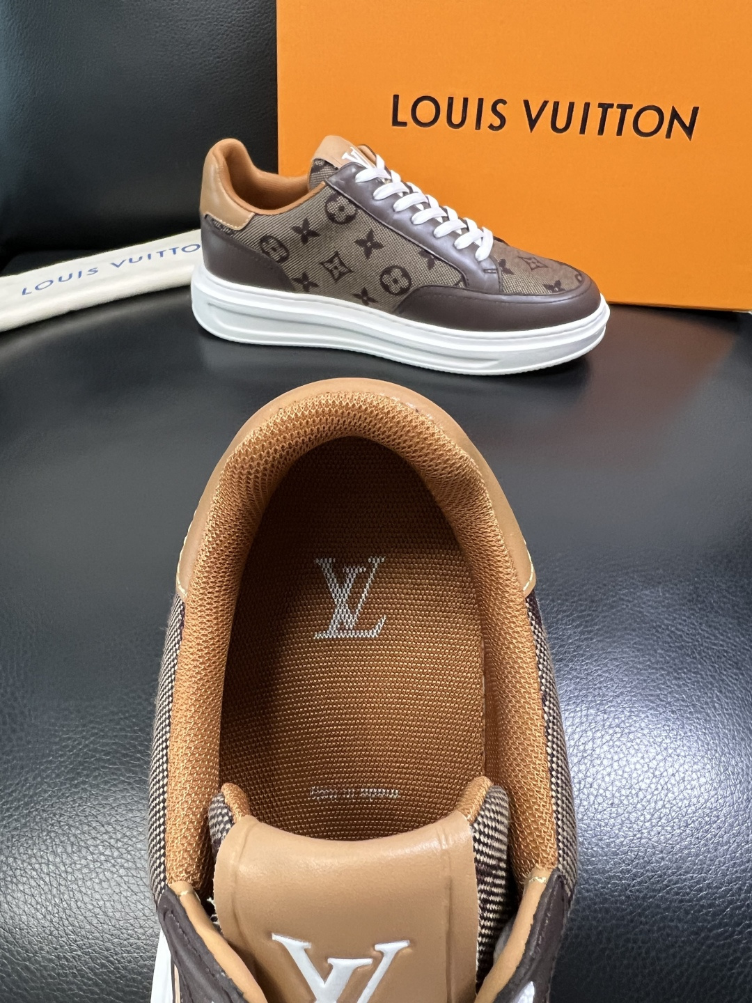 Lv 高品质 顶级工艺品 路易威登 运动板鞋专柜同步原厂配置，鞋面意大利进口，高品质拼接缤纷色彩复杂工艺