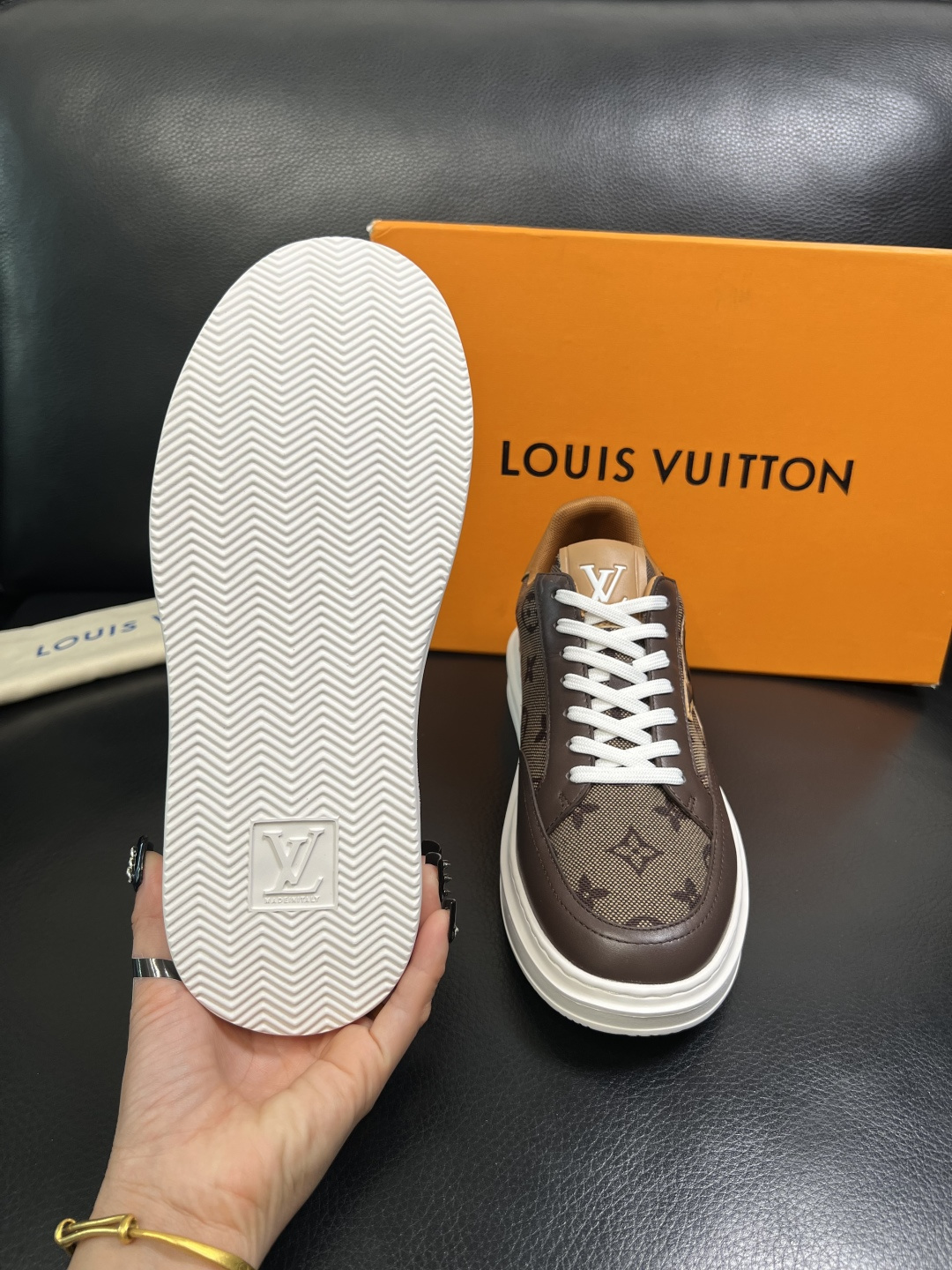 Lv 高品质 顶级工艺品 路易威登 运动板鞋专柜同步原厂配置，鞋面意大利进口，高品质拼接缤纷色彩复杂工艺