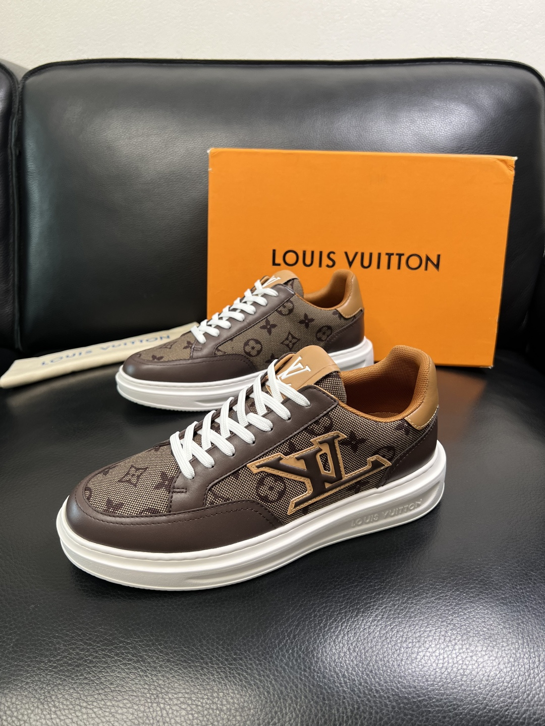 Lv 高品质 顶级工艺品 路易威登 运动板鞋专柜同步原厂配置，鞋面意大利进口，高品质拼接缤纷色彩复杂工艺