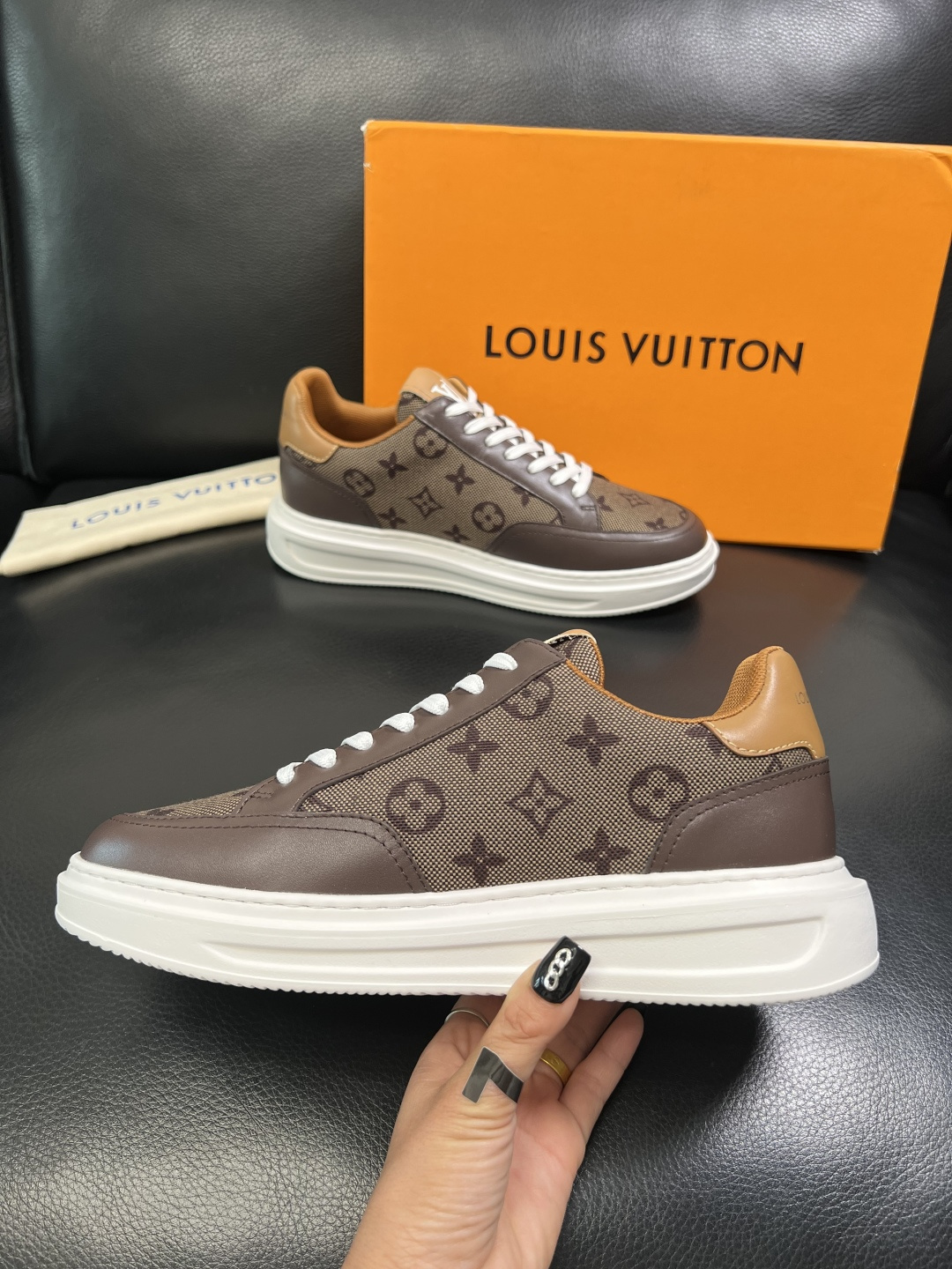 Lv 高品质 顶级工艺品 路易威登 运动板鞋专柜同步原厂配置，鞋面意大利进口，高品质拼接缤纷色彩复杂工艺