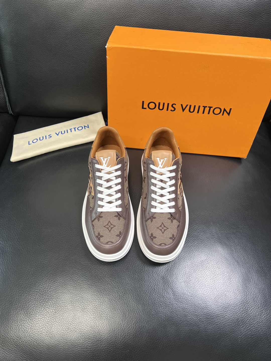 Lv 高品质 顶级工艺品 路易威登 运动板鞋专柜同步原厂配置，鞋面意大利进口，高品质拼接缤纷色彩复杂工艺