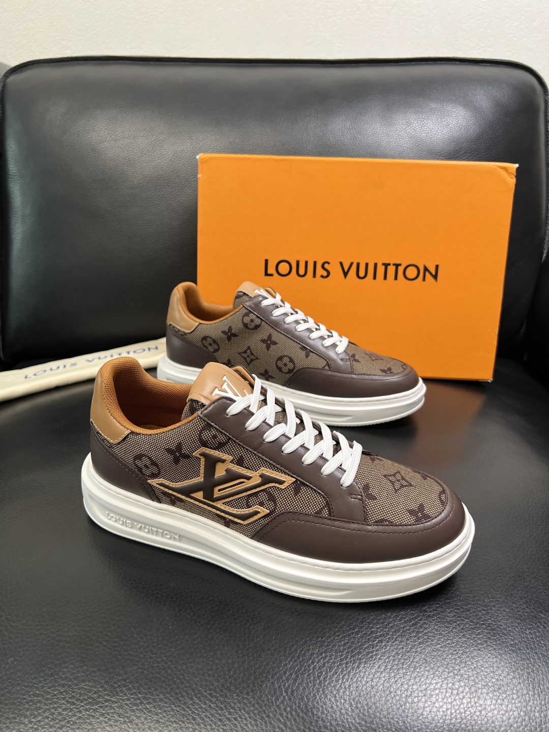 NO:620656,Lv high quality top crafts Louis Vuitton sports sneakers counter synchronizes with the original configuration, the uppers are imported from Italy, high-quality splicing colorful and complex crafts, the imported cowhide lining is soft and comfortable, the soles are specially provided by the original factory, TPU exclusive movable molded soles are super comfortable, original factory and single goods, welcome to compare, code number 38-44 (customized 45),, louis vuitton, louis vuitton, cowhide19860909Lv 高品质 顶级工艺品 路易威登 运动板鞋专柜同步原厂配置,鞋面意大利进口,高品质拼接缤纷色彩复杂工艺品,进口牛皮内里垫柔软舒适,鞋底原厂特供原版底,TPU独家活动成型底超级舒适,原厂跟单货,欢迎对比,码数 38-44（订做45）,,louis vuitton,louis vuitton,cowhide,Men's shoes