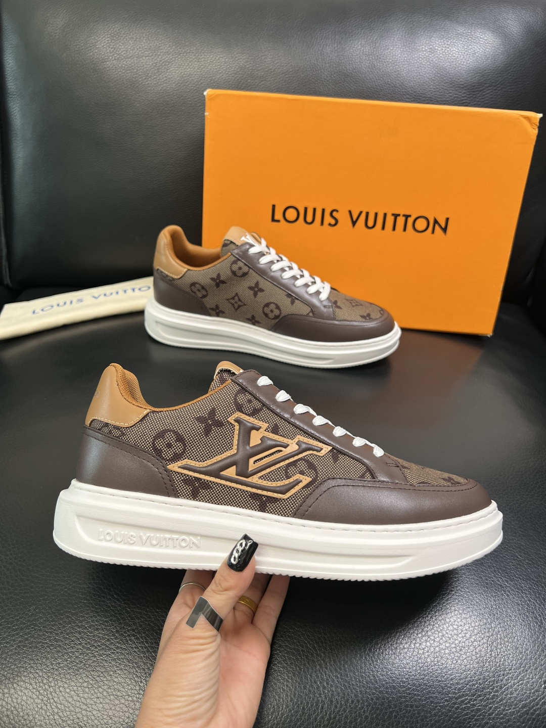 Lv 高品质 顶级工艺品 路易威登 运动板鞋专柜同步原厂配置，鞋面意大利进口，高品质拼接缤纷色彩复杂工艺