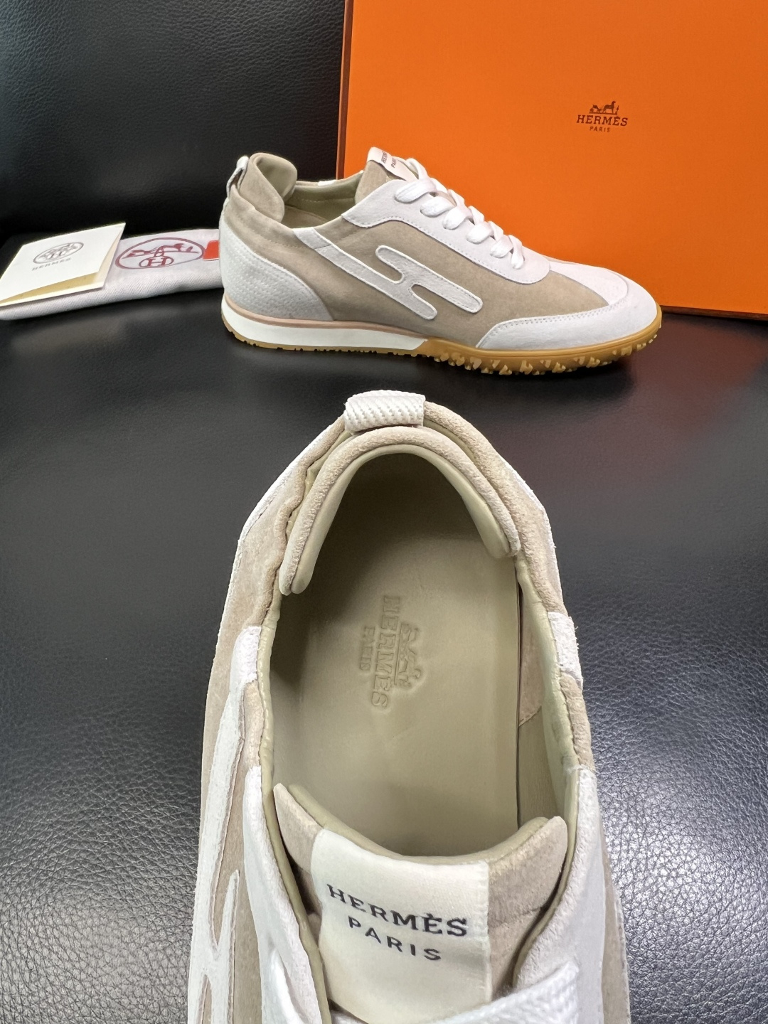 Hermes 高品质 顶级工艺品 爱马仕 专柜同步发售原厂配置，意大利进口原版牛皮面料，高品质拼接工艺，