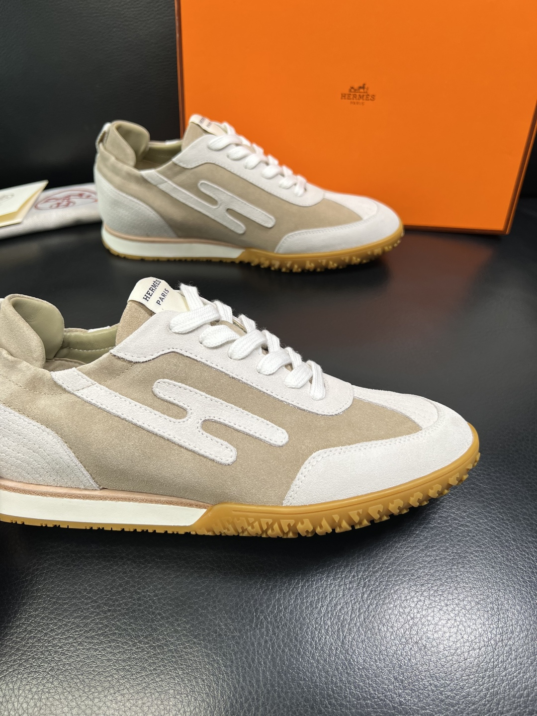 Hermes 高品质 顶级工艺品 爱马仕 专柜同步发售原厂配置，意大利进口原版牛皮面料，高品质拼接工艺，