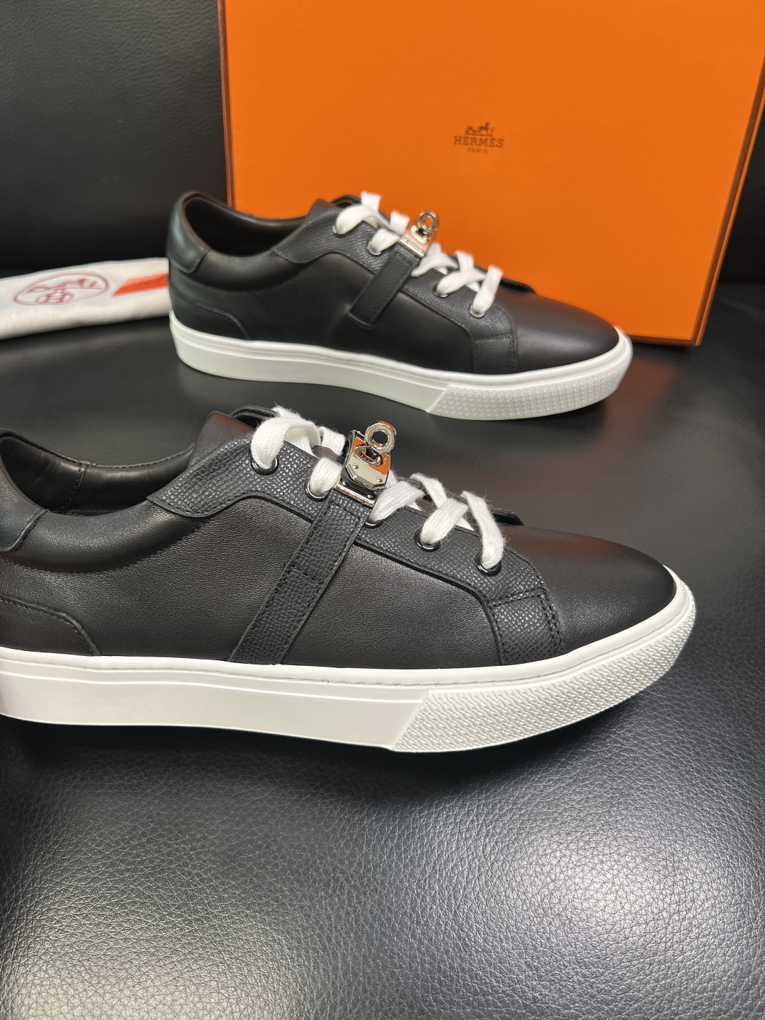 Hermes 高品质 顶级工艺品 爱马仕 专柜同步发售原厂配置，意大利进口原版牛皮面料，高品质拼接工艺，