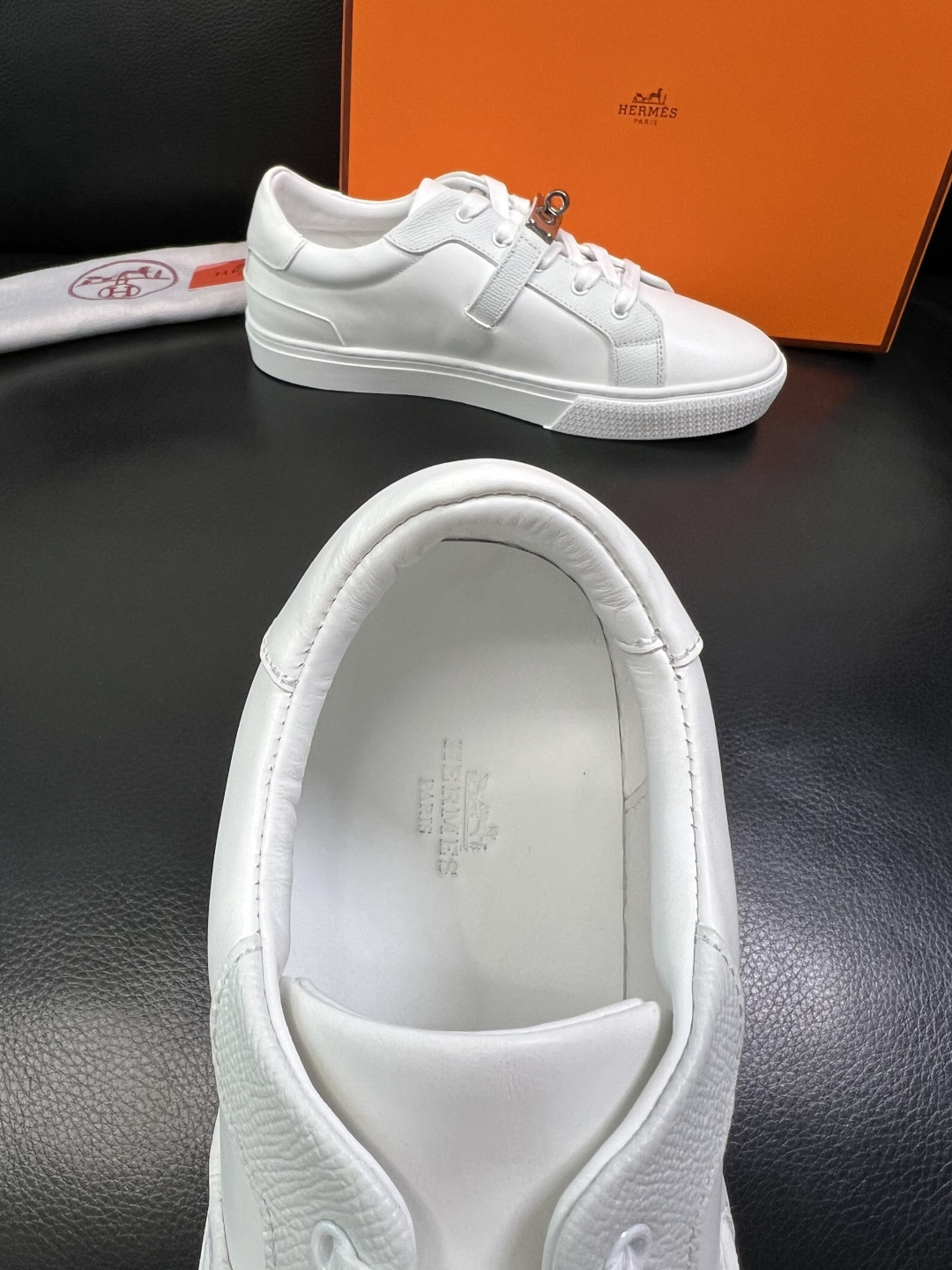 Hermes 高品质 顶级工艺品 爱马仕 专柜同步发售原厂配置，意大利进口原版牛皮面料，高品质拼接工艺，