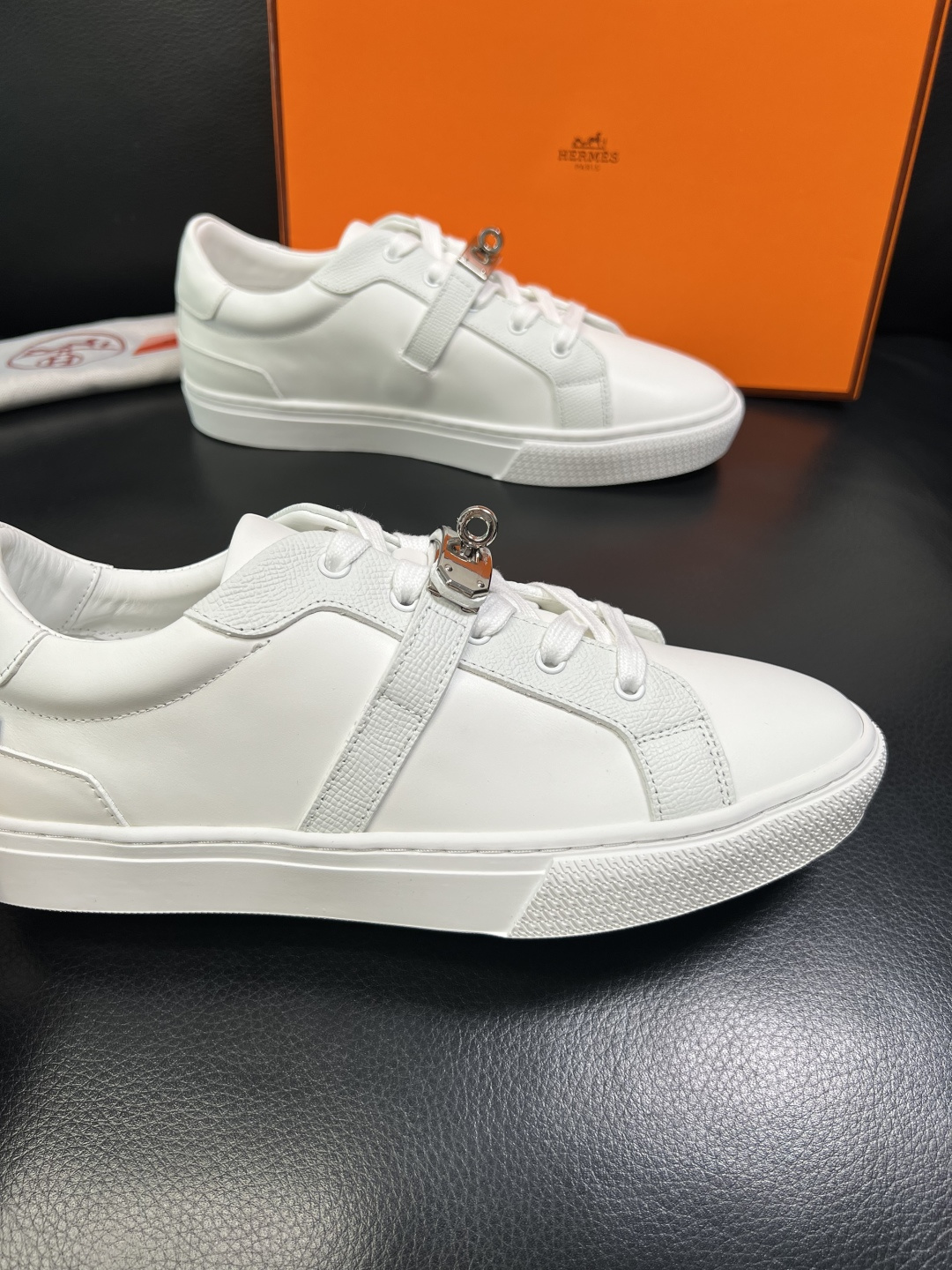 Hermes 高品质 顶级工艺品 爱马仕 专柜同步发售原厂配置，意大利进口原版牛皮面料，高品质拼接工艺，