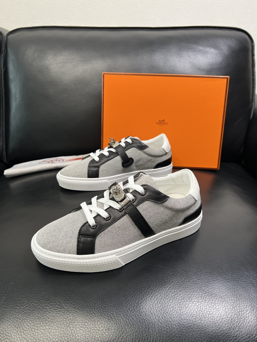 Hermes 高品质 顶级工艺品 爱马仕 专柜同步发售原厂配置，意大利进口原版牛皮面料，高品质拼接工艺，