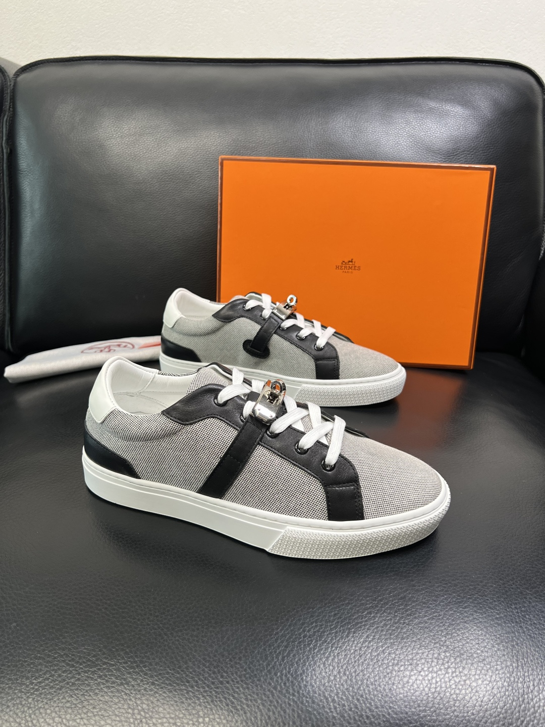 Hermes 高品质 顶级工艺品 爱马仕 专柜同步发售原厂配置，意大利进口原版牛皮面料，高品质拼接工艺，