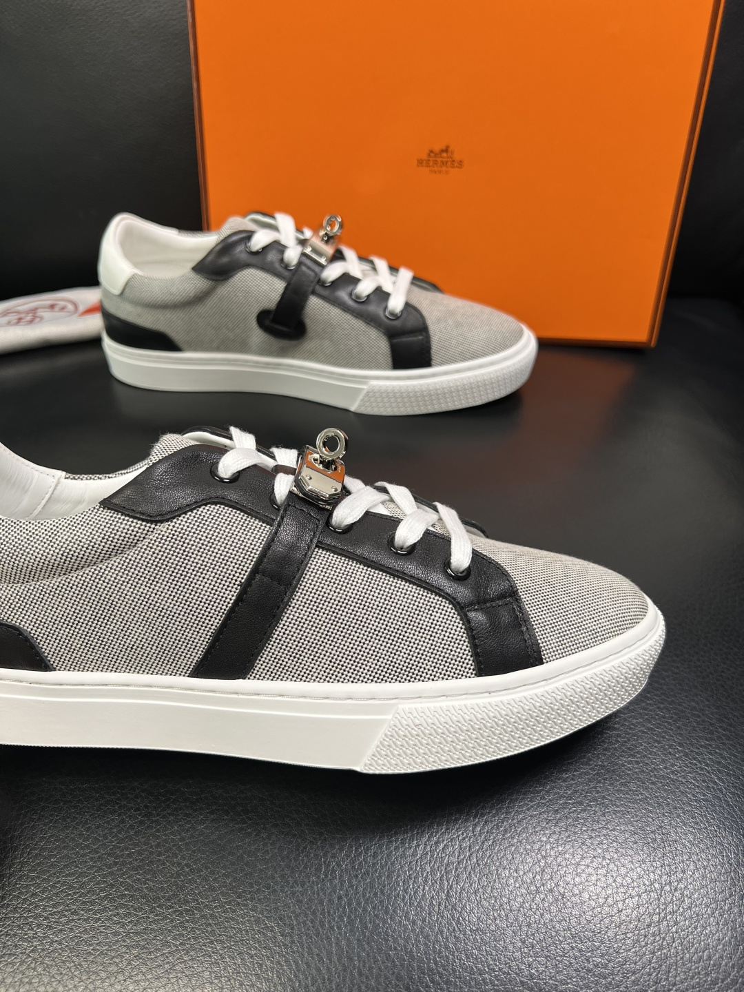 Hermes 高品质 顶级工艺品 爱马仕 专柜同步发售原厂配置，意大利进口原版牛皮面料，高品质拼接工艺，