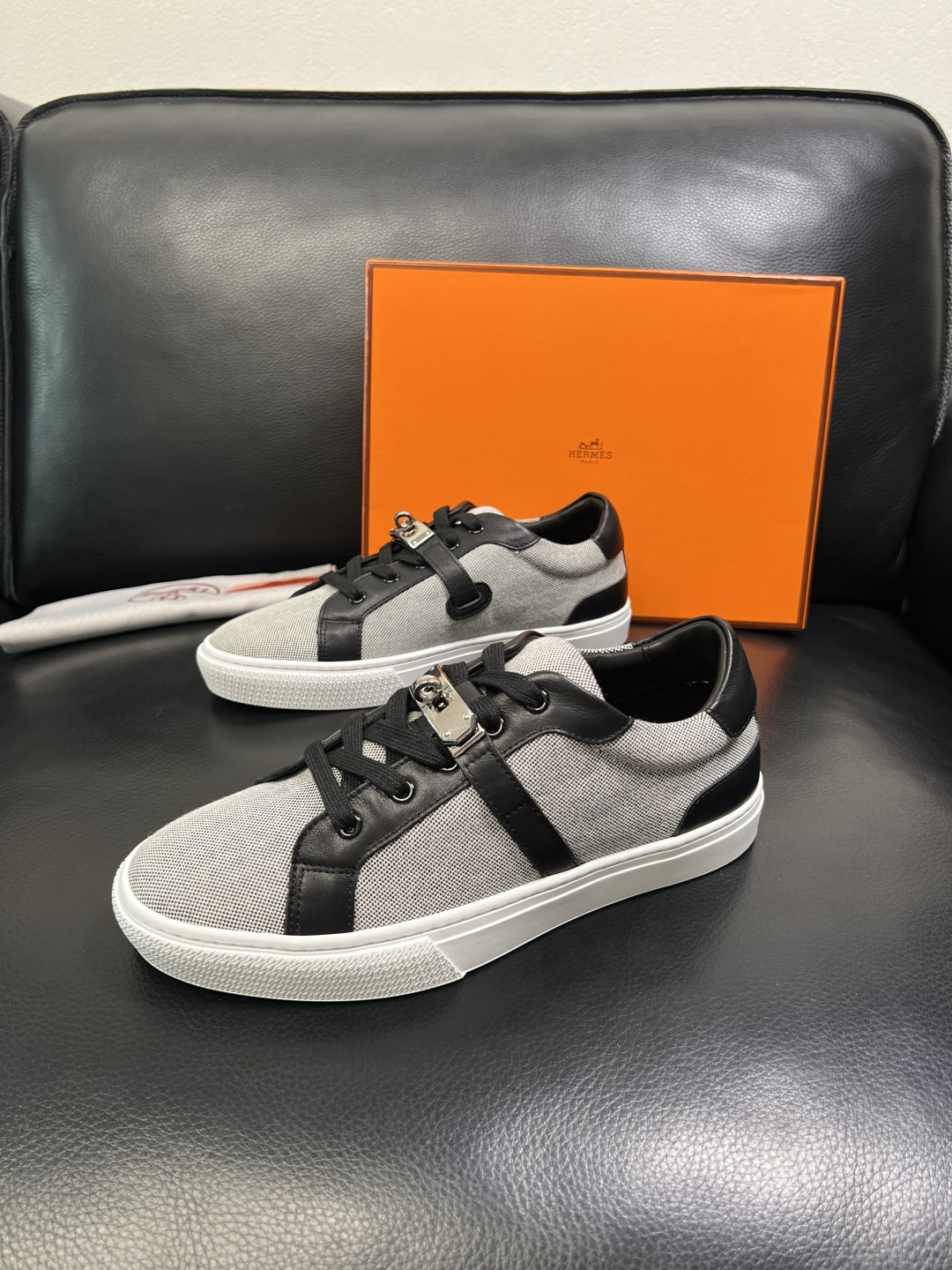 Hermes 高品质 顶级工艺品 爱马仕 专柜同步发售原厂配置，意大利进口原版牛皮面料，高品质拼接工艺，