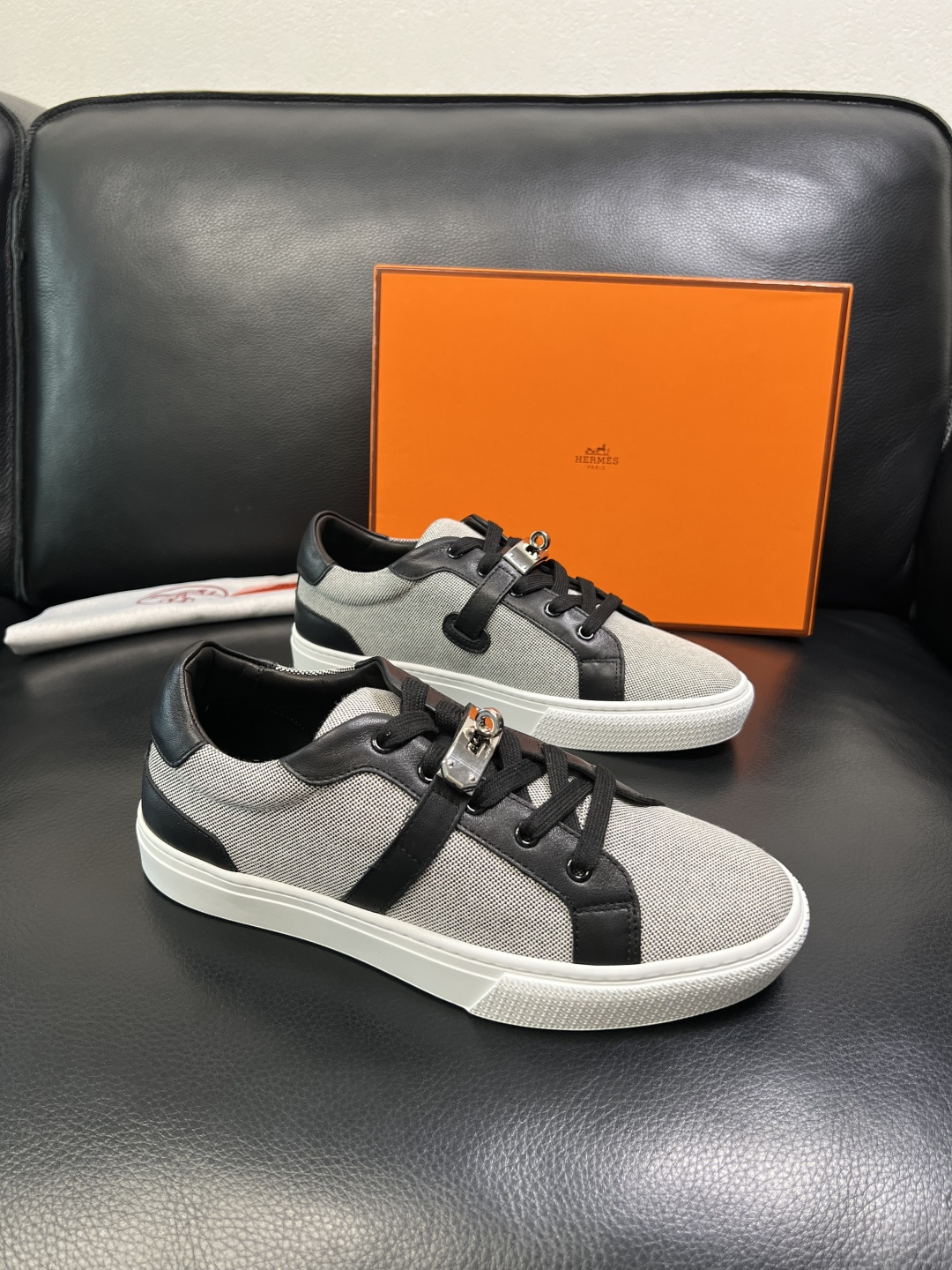 Hermes 高品质 顶级工艺品 爱马仕 专柜同步发售原厂配置，意大利进口原版牛皮面料，高品质拼接工艺，