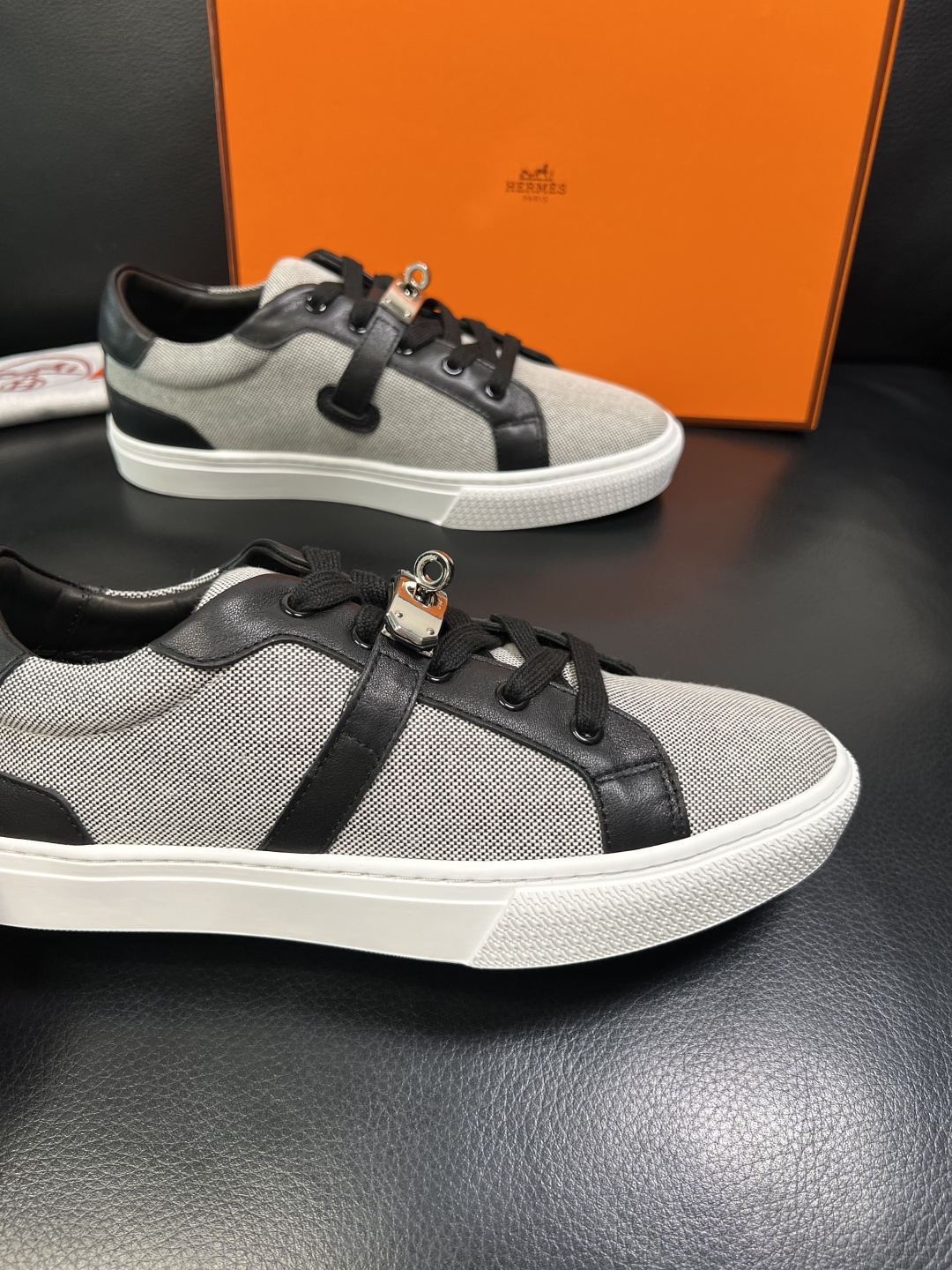 Hermes 高品质 顶级工艺品 爱马仕 专柜同步发售原厂配置，意大利进口原版牛皮面料，高品质拼接工艺，