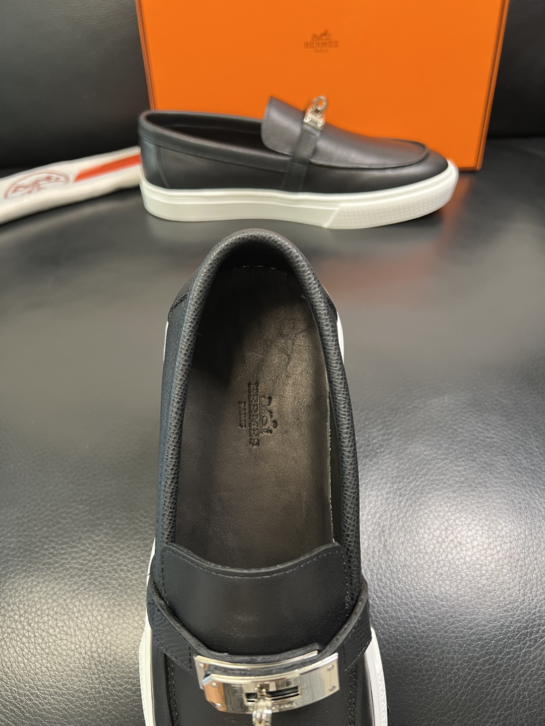 Hermes 高品质 顶级工艺品 爱马仕 专柜同步发售原厂配置，意大利进口原版牛皮面料，高品质拼接工艺，