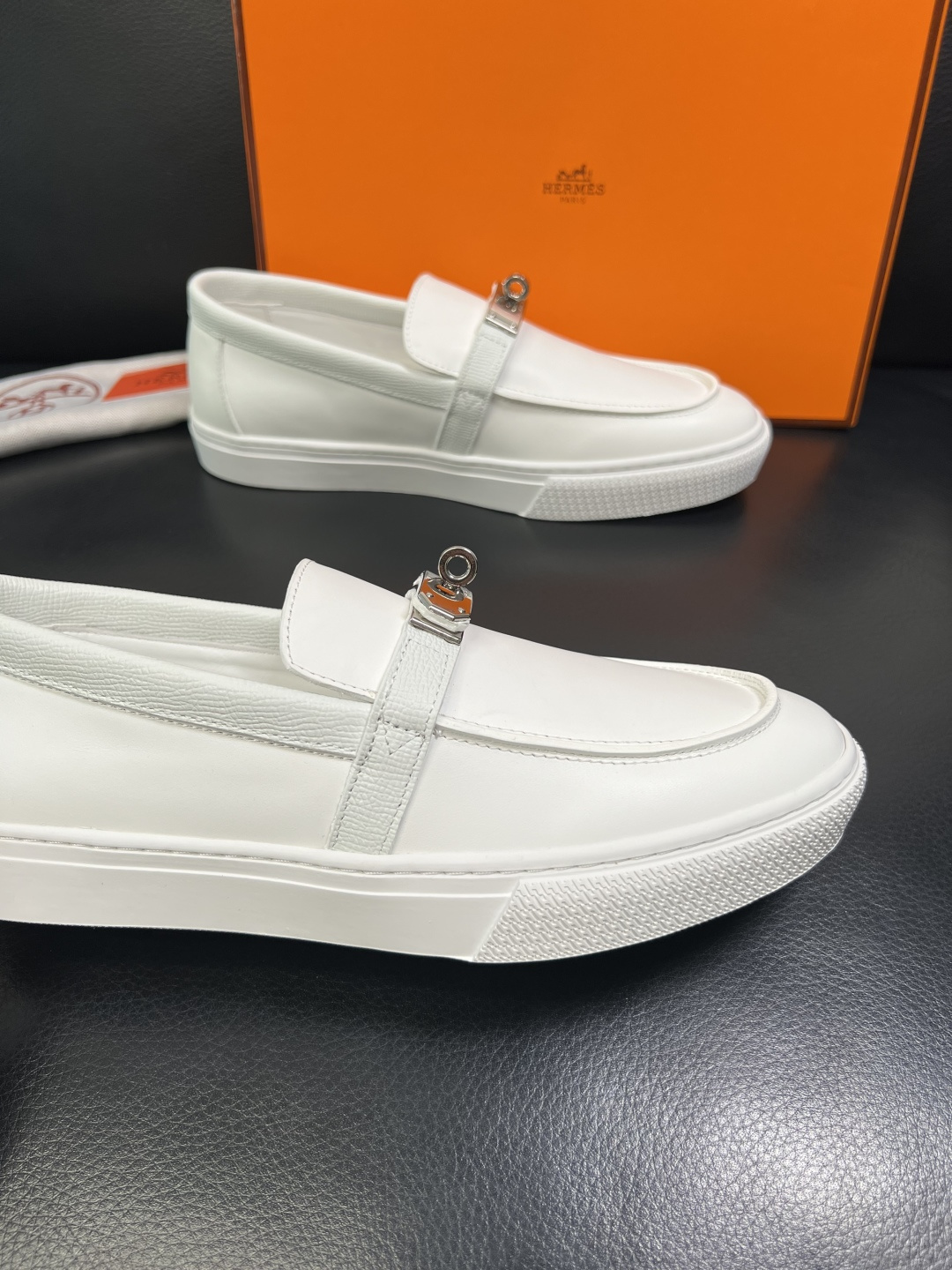 Hermes 高品质 顶级工艺品 爱马仕 专柜同步发售原厂配置，意大利进口原版牛皮面料，高品质拼接工艺，