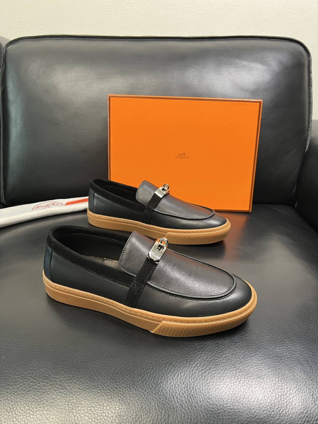 NO:620822,Hermes high-quality top handicrafts Hermès counters sell original factory configurations simultaneously, original cowhide fabrics imported from Italy, high-quality splicing technology, fully imported water-dyed cowhide linings, original soles specially provided by the factory and super comfortable, original factory and single goods are welcome to compare, code number 38-44 (customized 45),, hermes, hermes, cowhide19860909Hermes 高品质 顶级工艺品 爱马仕 专柜同步发售原厂配置,意大利进口原版牛皮面料,高品质拼接工艺,全进口水染牛皮里垫,鞋底原厂特供原版底超级舒适,原厂跟单货 欢迎对比,码数 38-44（ 订做 45 ),,hermes,hermes,cowhide,Men's shoes