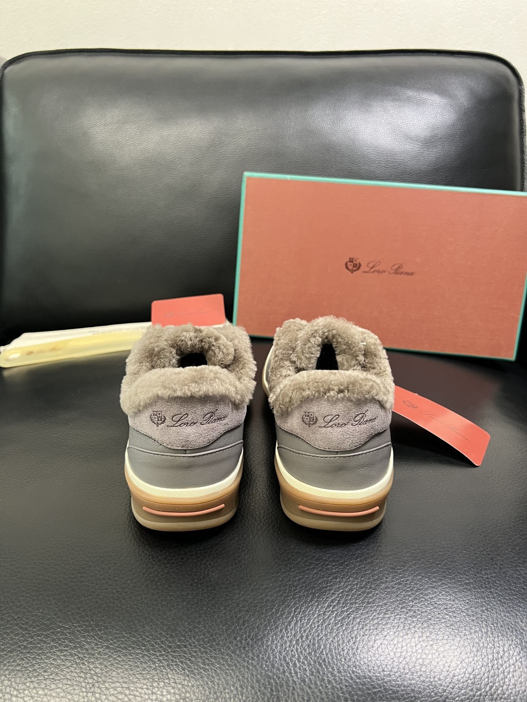 Loro piana 高品质 顶级工艺品 诺悠翩雅 新品专柜同步原厂配置，鞋面意大利进口牛皮面料，羔羊毛