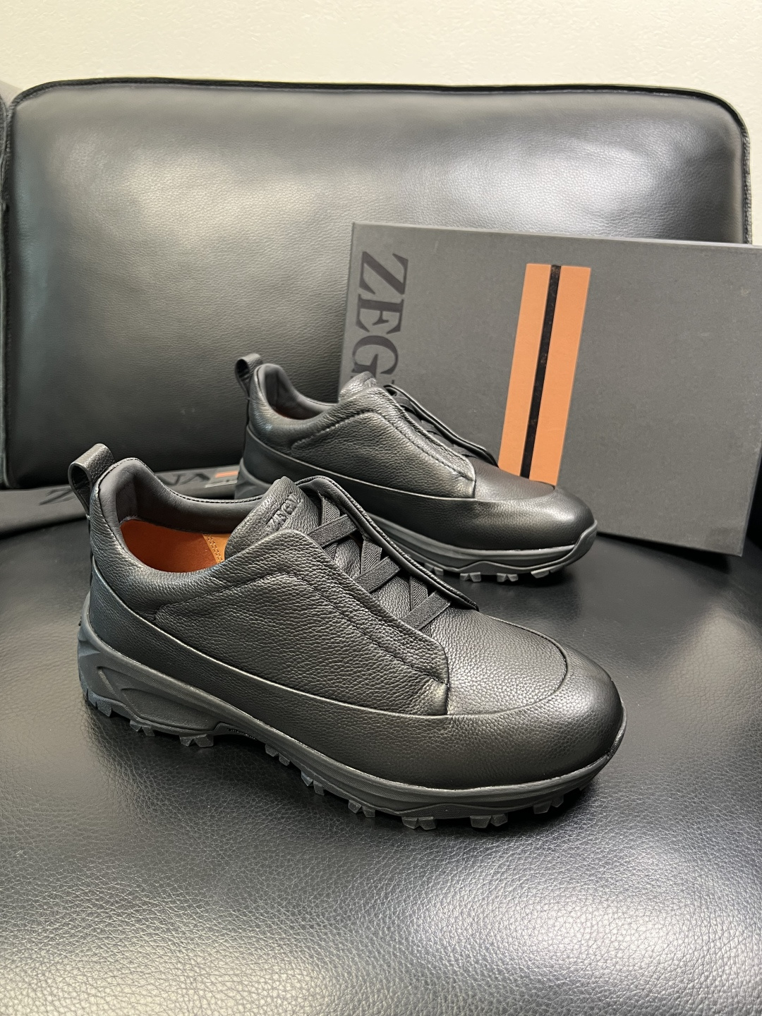 NO:621288,Zegna high-quality top crafts Zegna counter new original factory configuration, imported cowhide fabric from Italy, imported cowhide pads, breathable and comfortable, original soles specially provided by the original factory and super comfortable, original factory and single goods are welcome to compare, code number 39-45 (order 38 46),,zegna,cowhide19860909Zegna 高品质 顶级工艺品 杰尼亚 专柜新款原厂配置,意大利进口牛皮面料,进口牛里垫,透气舒适,鞋底原厂特供原版底超级舒适,原厂跟单货 欢迎对比,码数 39-45（订 38 46）,,zegna,cowhide,Men's shoes