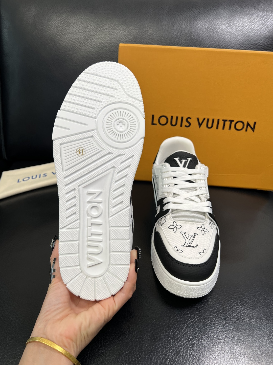 Lv 高品质 顶级工艺品 路易威登，运动板鞋专柜同步，鞋面意大利进口，高品质拼接缤纷色彩复杂工艺品，进口